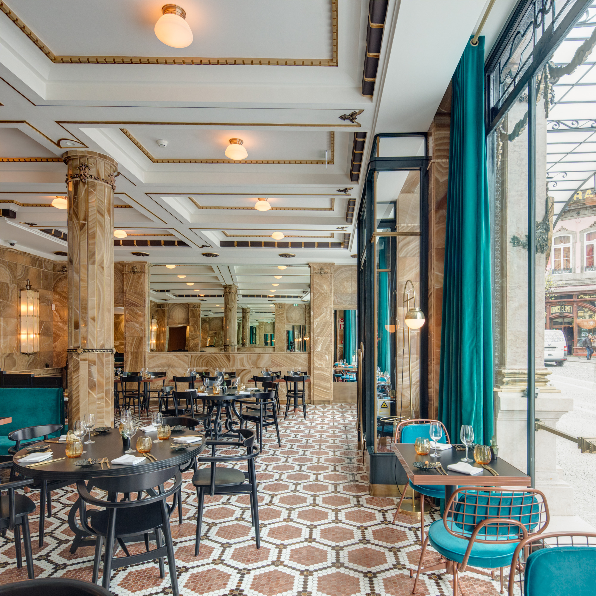 葡萄牙波尔图历史建筑“A Brasileira”酒店的修复与新生-56