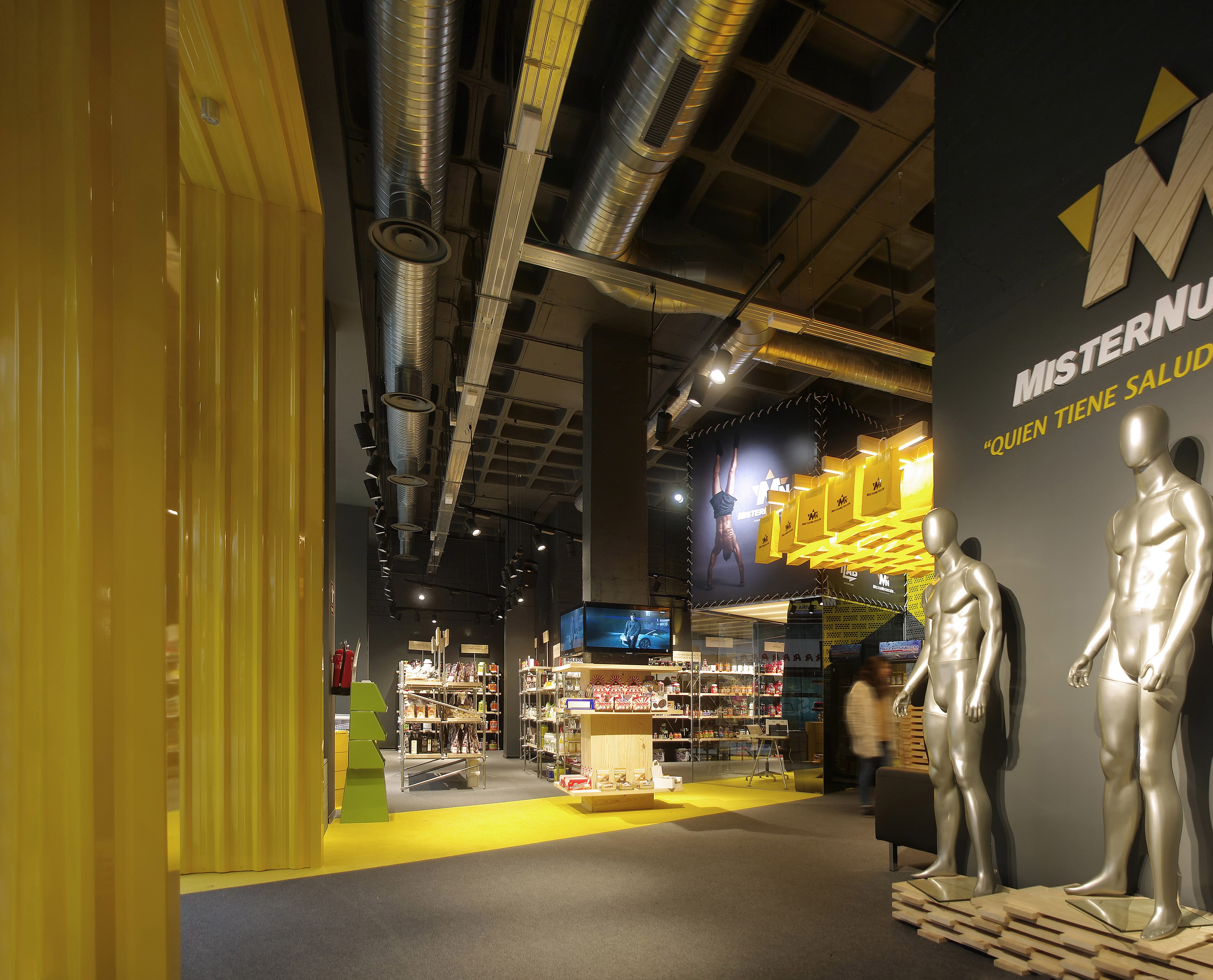 工业风 MISTERNUTRICIÓN 旗舰店，简约设计诠释 Santiago de Compostela-7