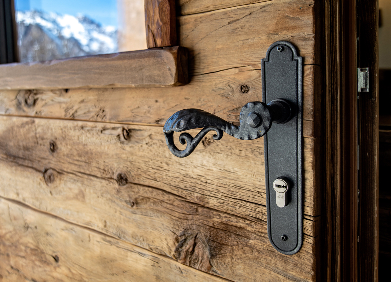 雪山之上的温馨猫舍——La Tana del Gatto 餐厅设计-41