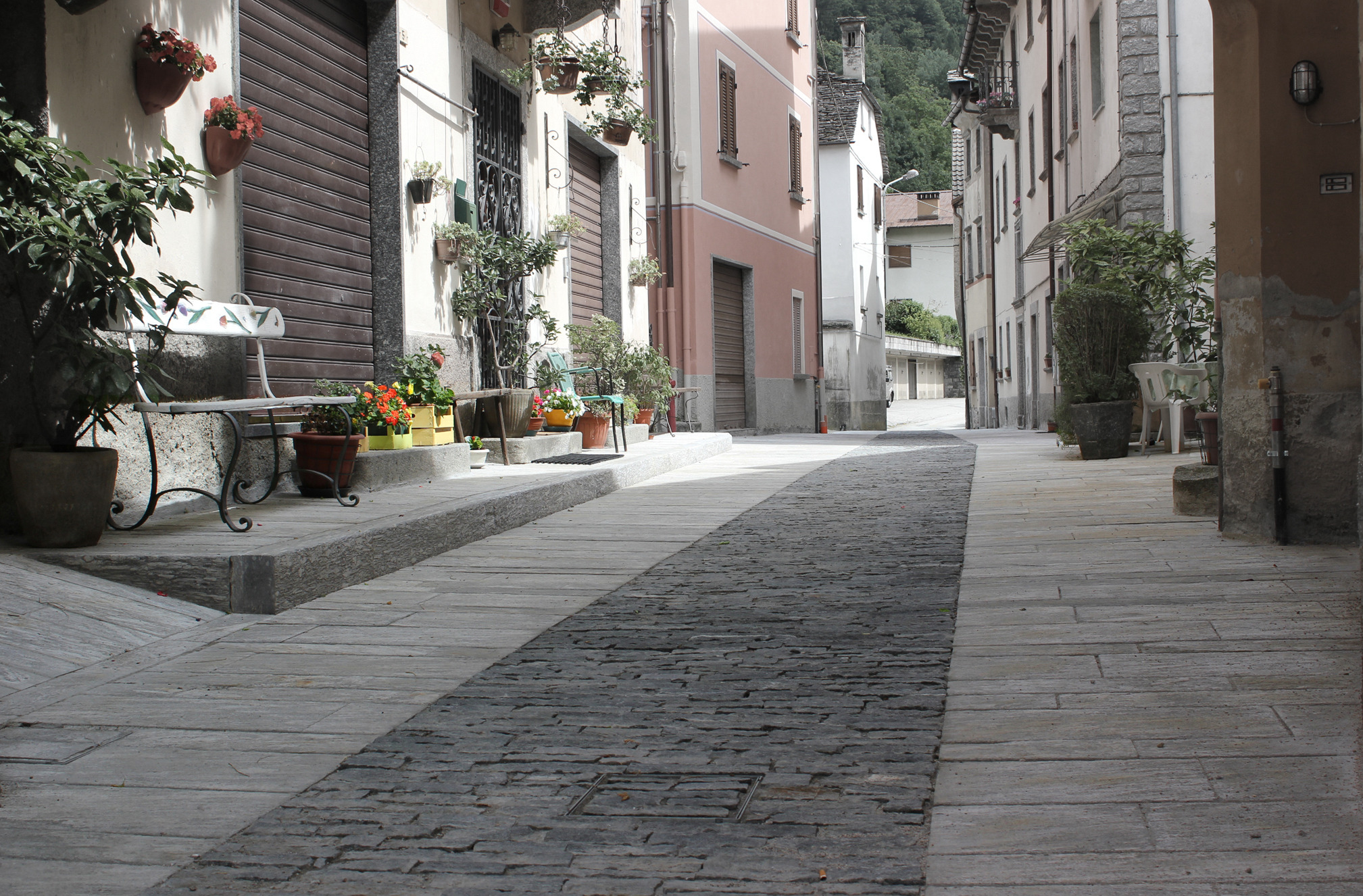 历史古镇巴切诺的中央广场重生与路径标识设计-4