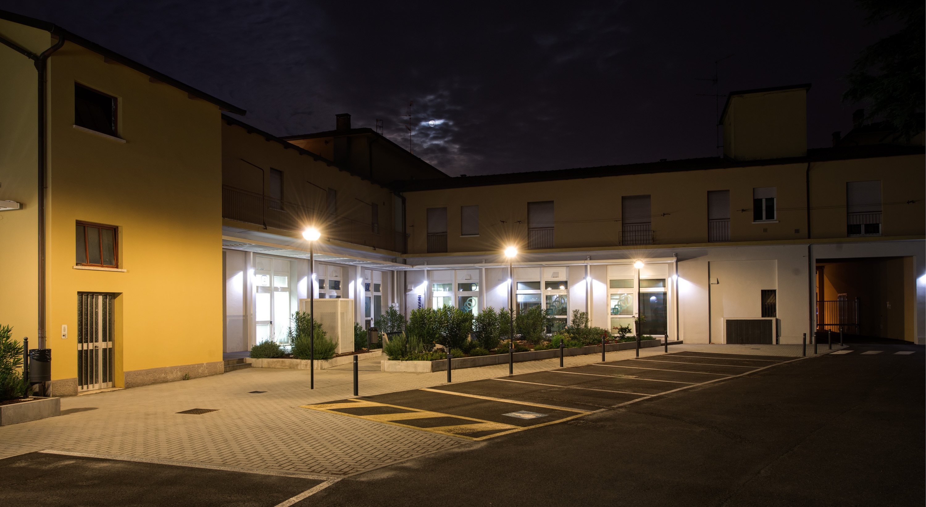 意大利 Imola 镇“Ex Beccherucci”项目,绿色办公空间与户外连接的典范-3