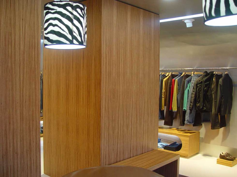 2006 年完成的 Miceli 运动服饰商店室内设计-34