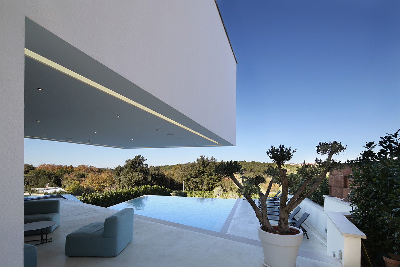 Villa Lucy | 简约时尚的海滨别墅设计-2