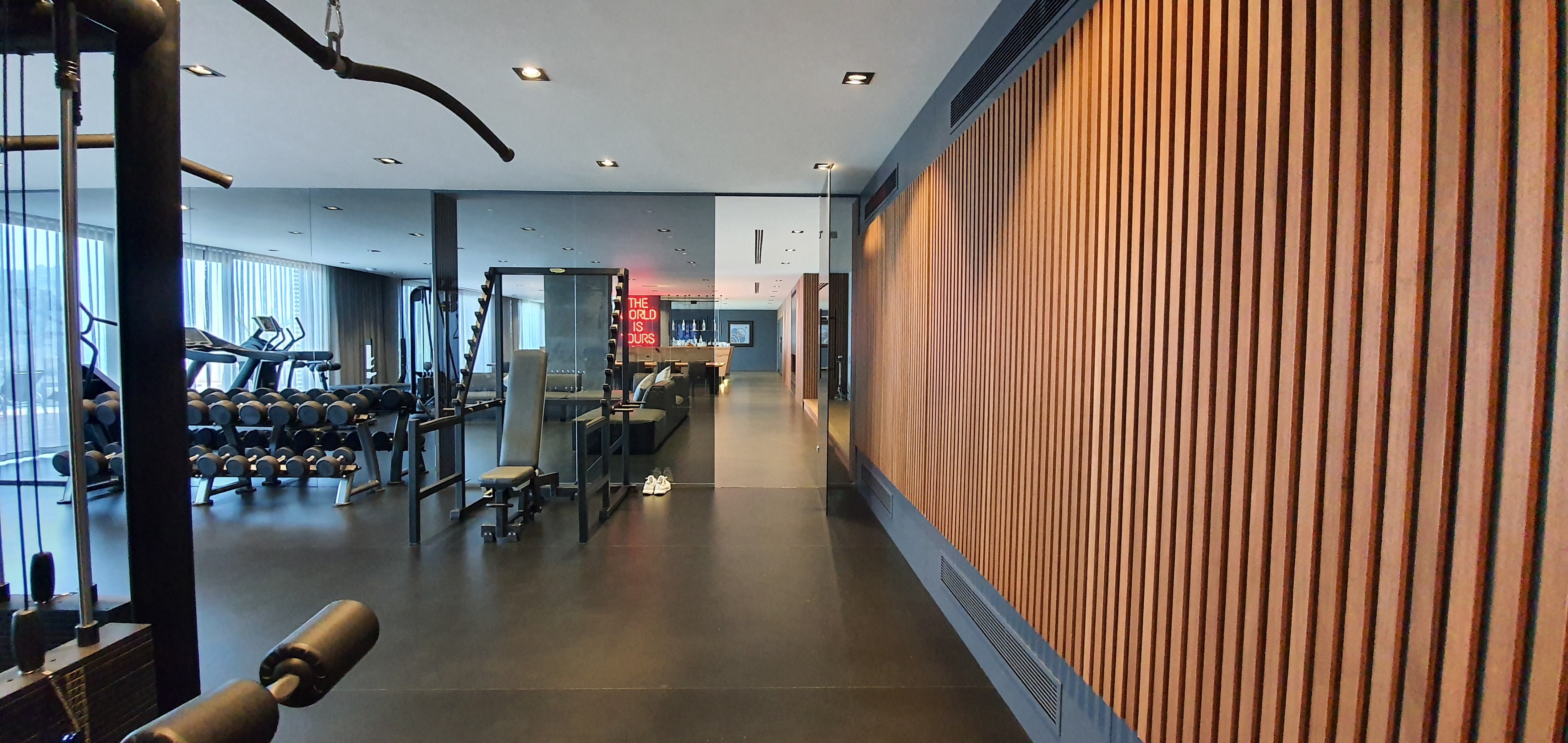 2019 年完工的 GERIS HOUSE | 单家庭住宅的室内设计典范-12