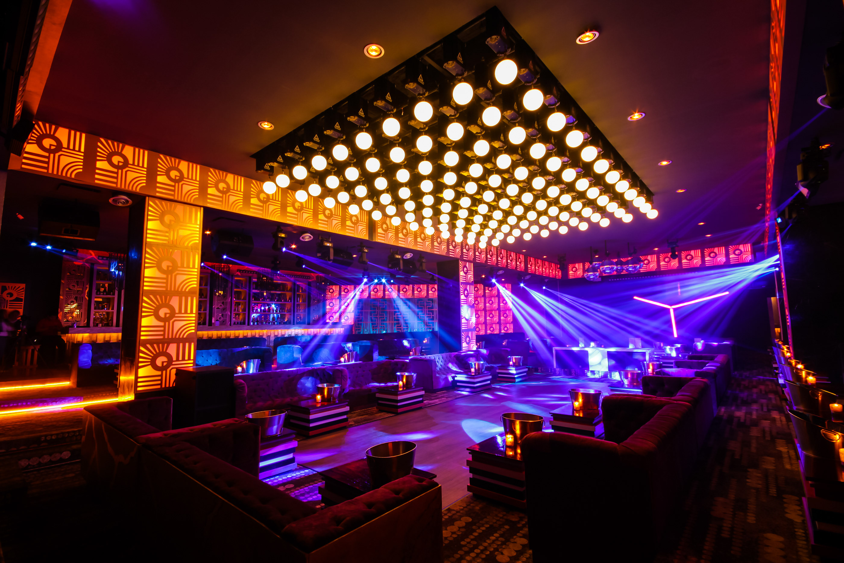 现代科技闪耀墨西哥蒙特雷高端夜店 Bisou-3