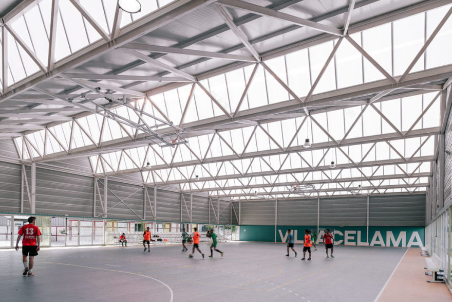 乡间悬浮的运动中心-14