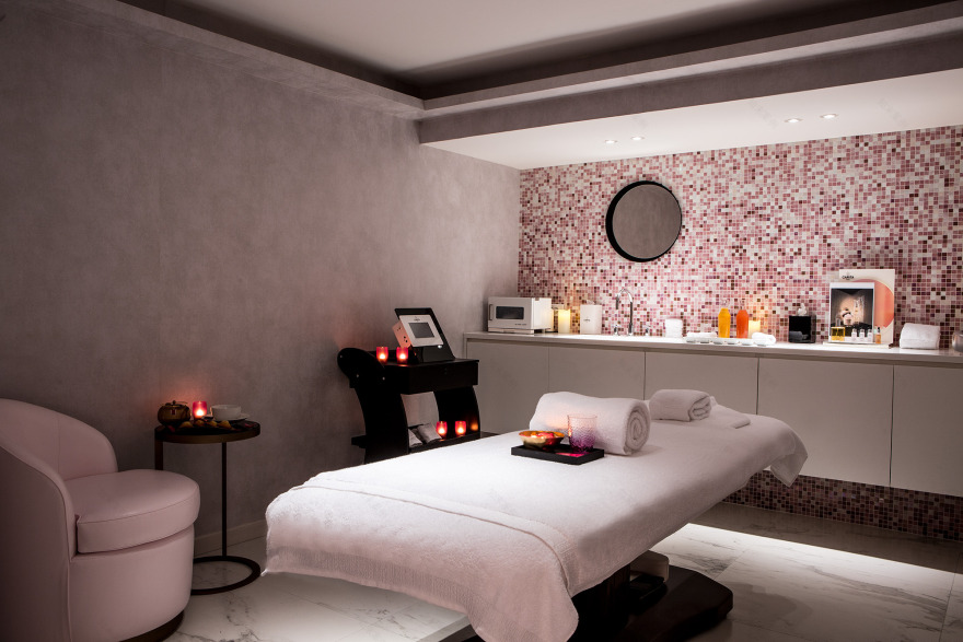 巴黎馥颂酒店 | 粉色与黑色演绎的法式浪漫-28