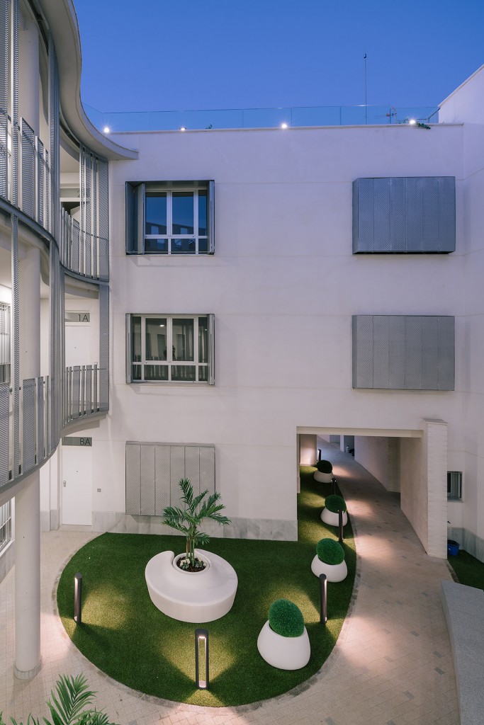 融合历史与当代的塞维利亚多户住宅-39