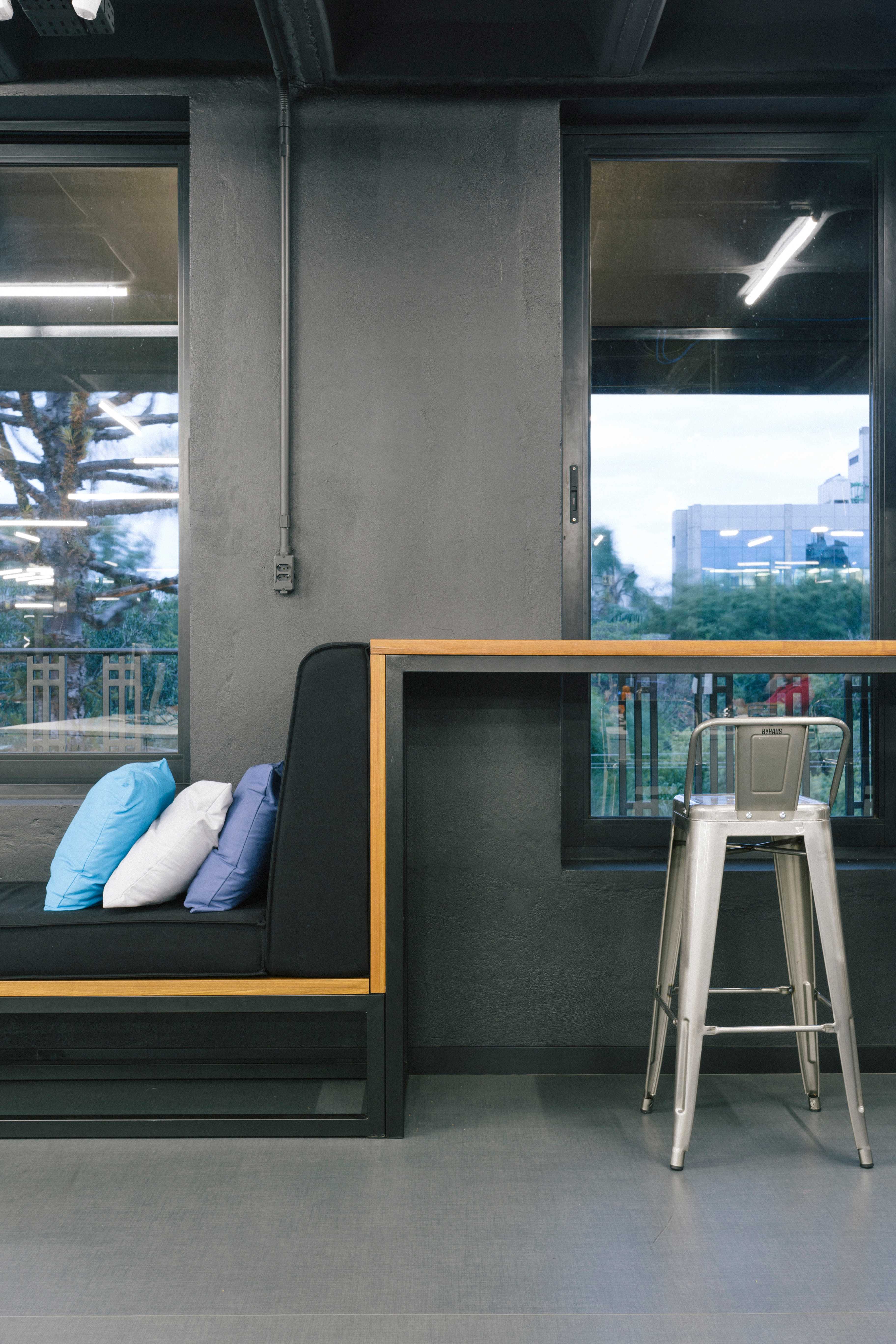 巴西 Azion 科技公司办公室——极客文化与工业风格的完美融合-40