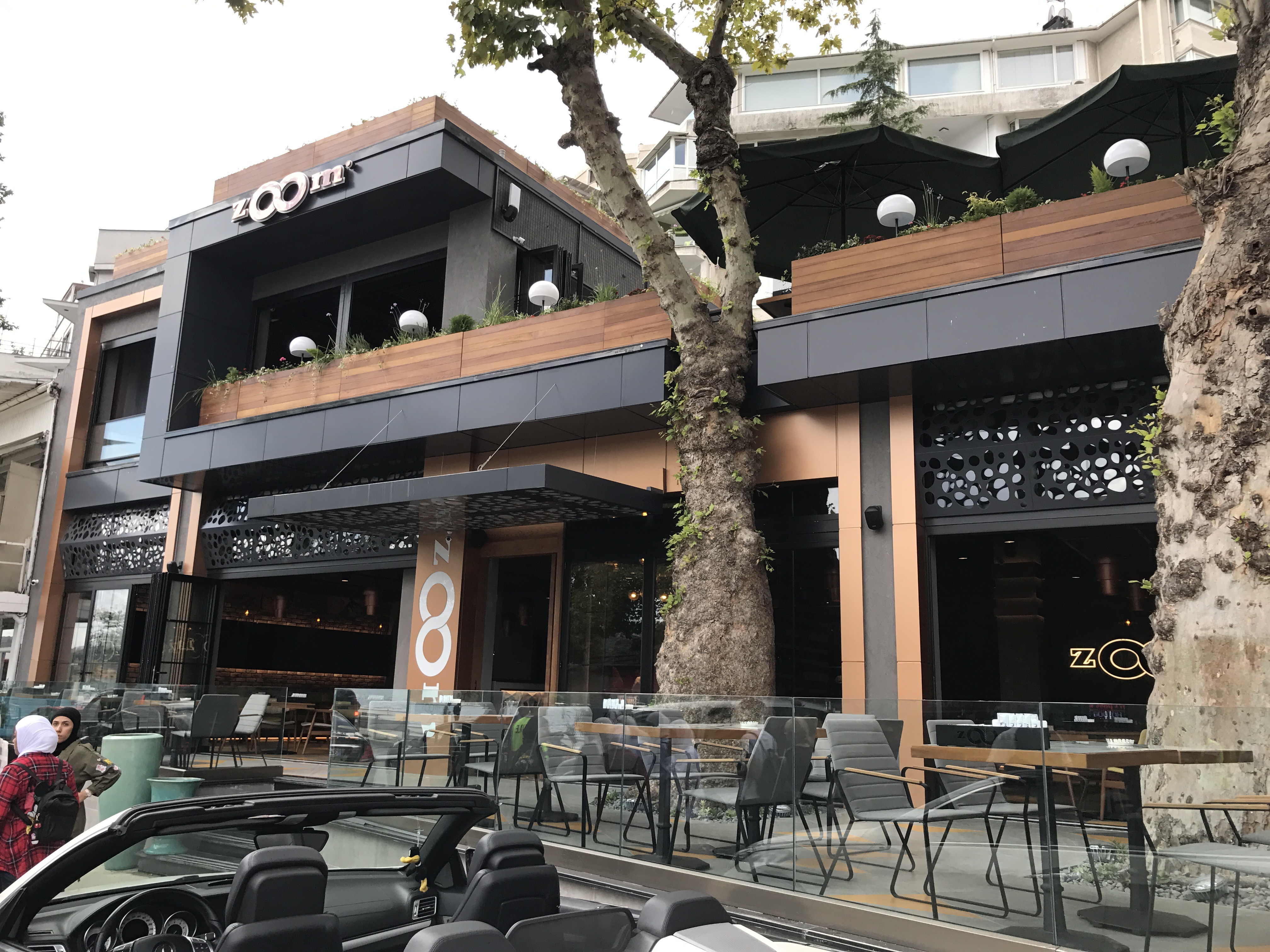 2017 年完成的 ZOOM 咖啡餐厅室内设计案例-0