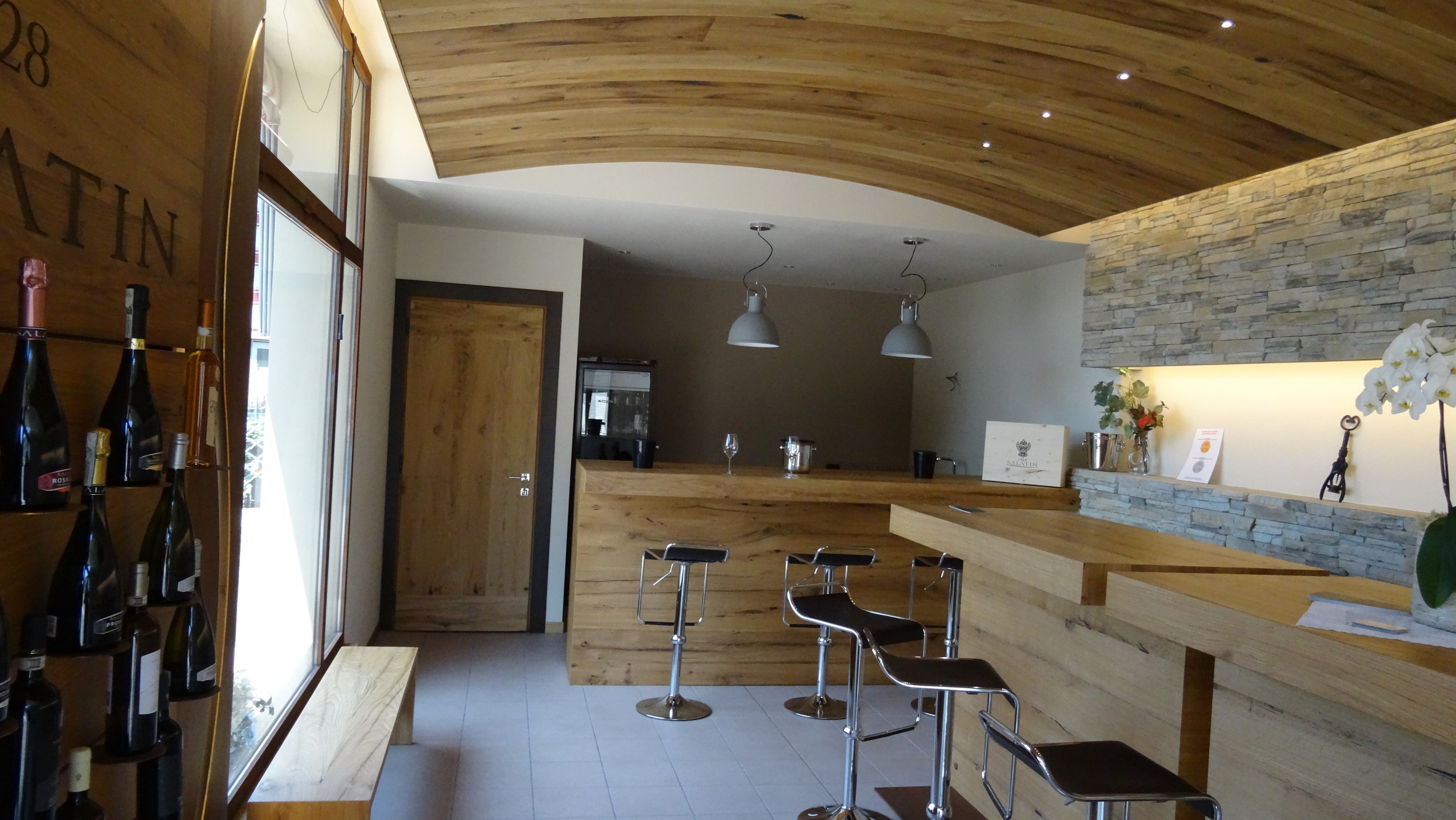 获奖酒庄打造品酒室，古董橡木诠释意大利风情-14