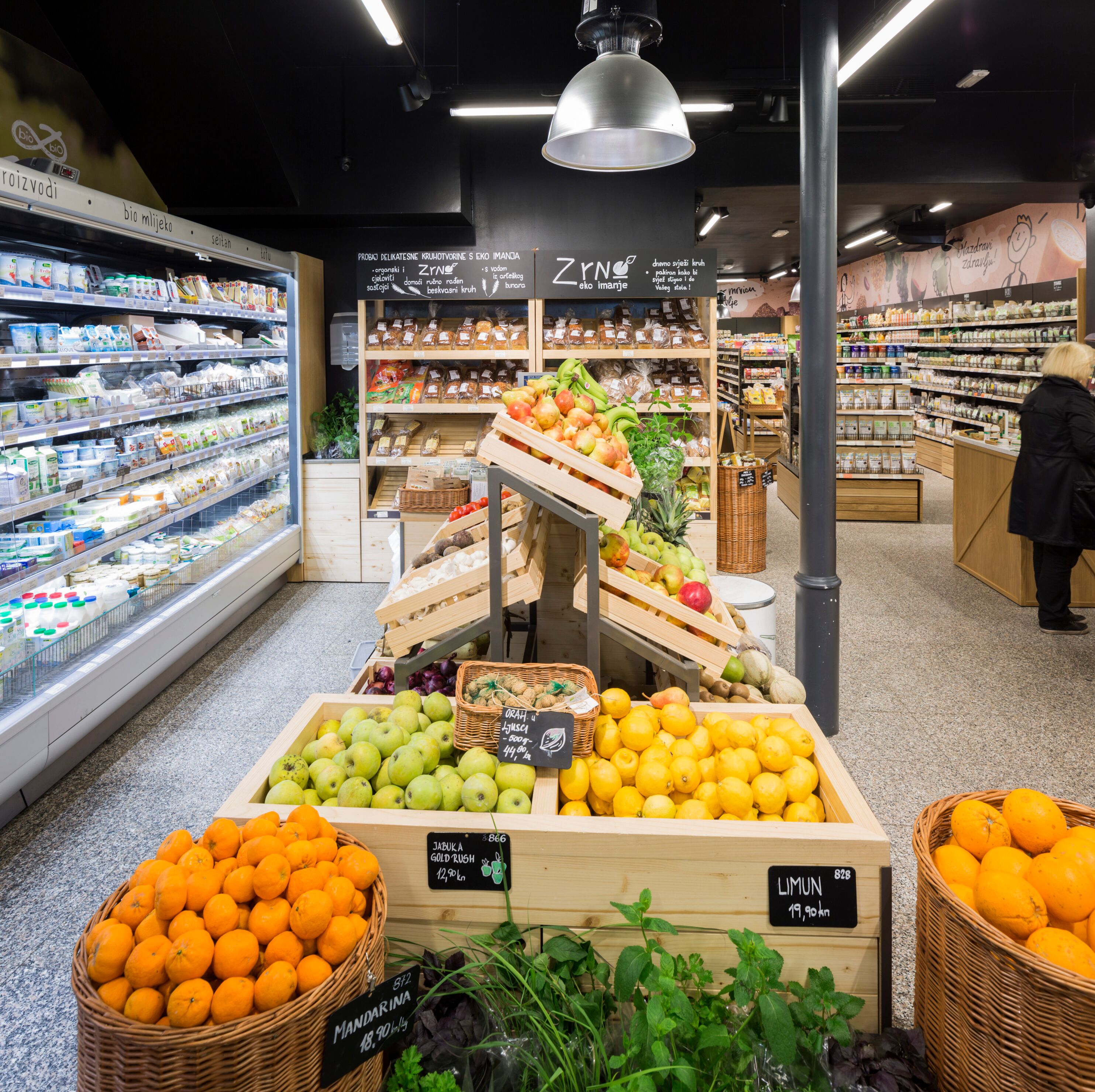 Bio&bio 生态产品店内的绿色咖啡空间-5