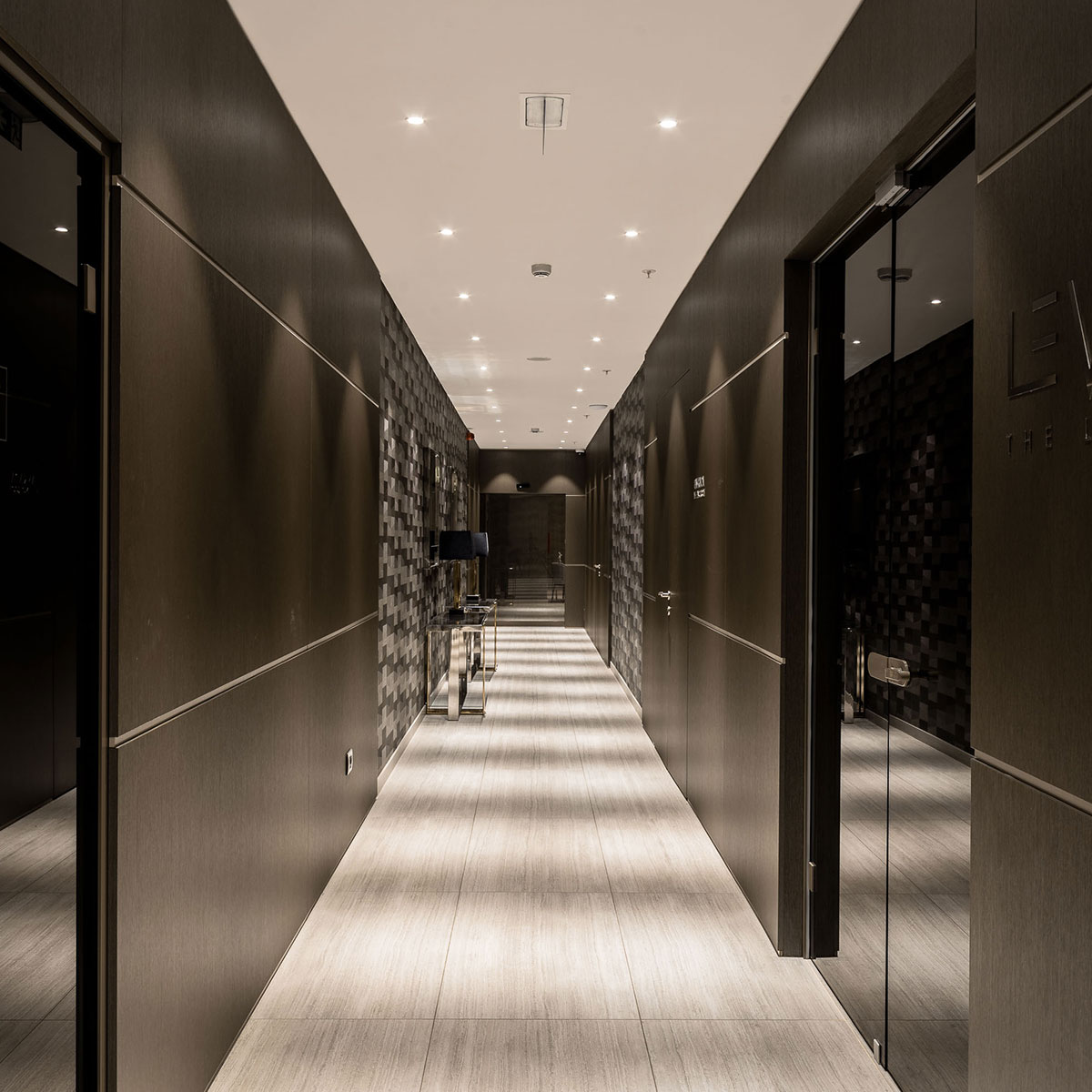 Melia Budva Petrovac 酒店 -  Montenegro，融入环境的灯光设计-7