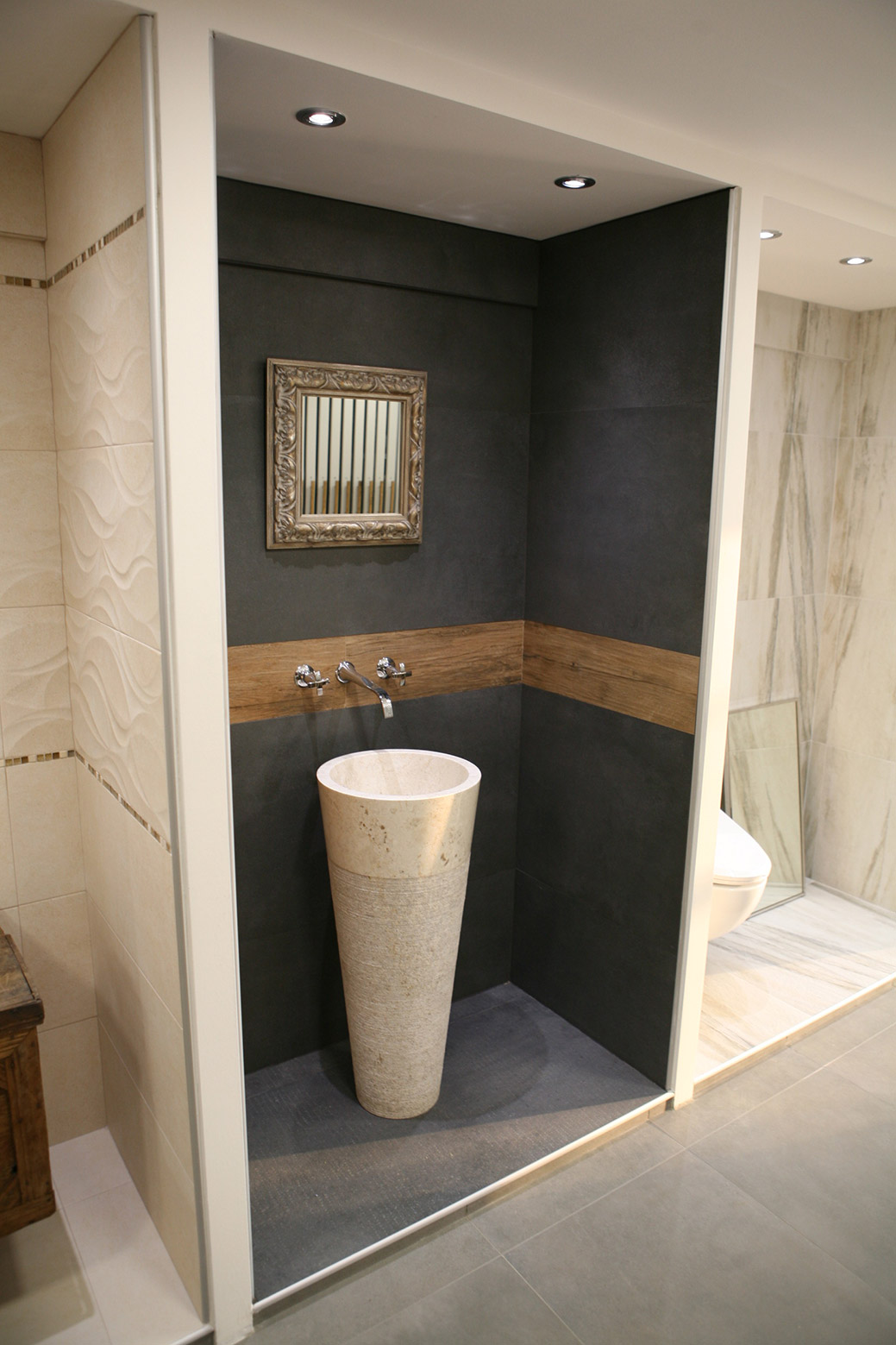 简约风格卫浴展示厅-17