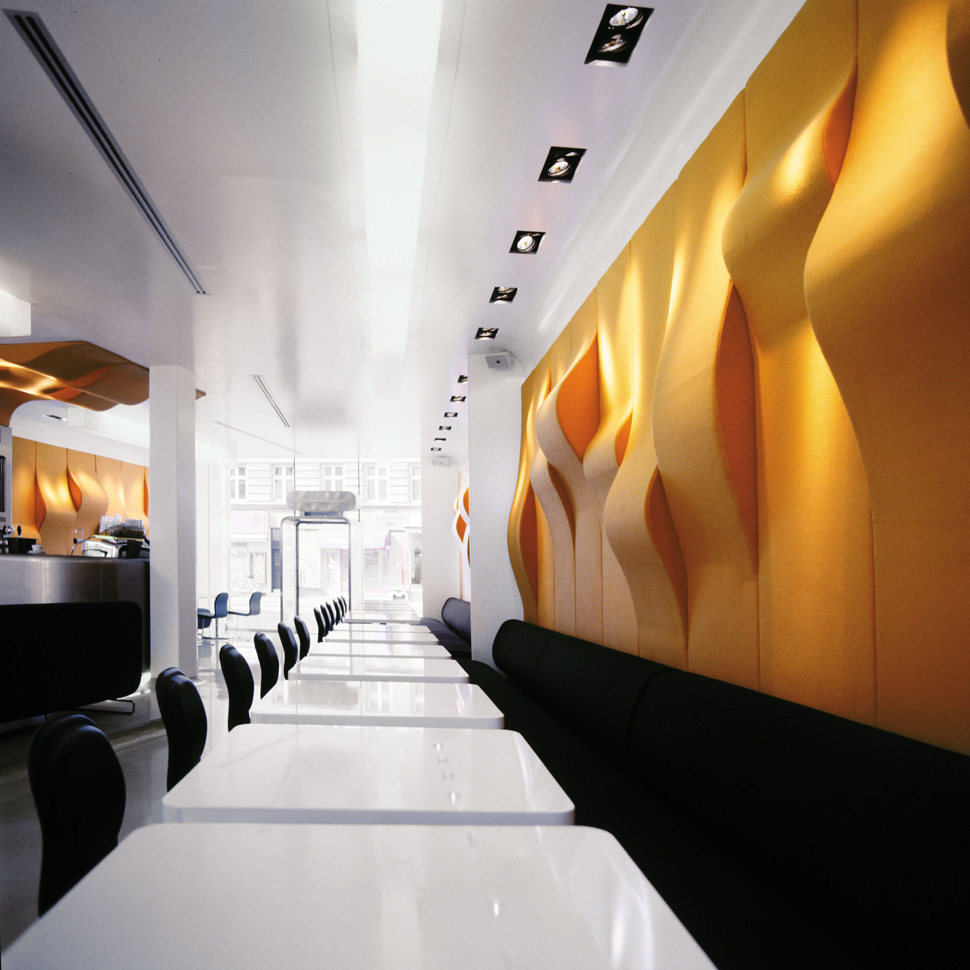 活力曲线概念咖啡厅设计-4