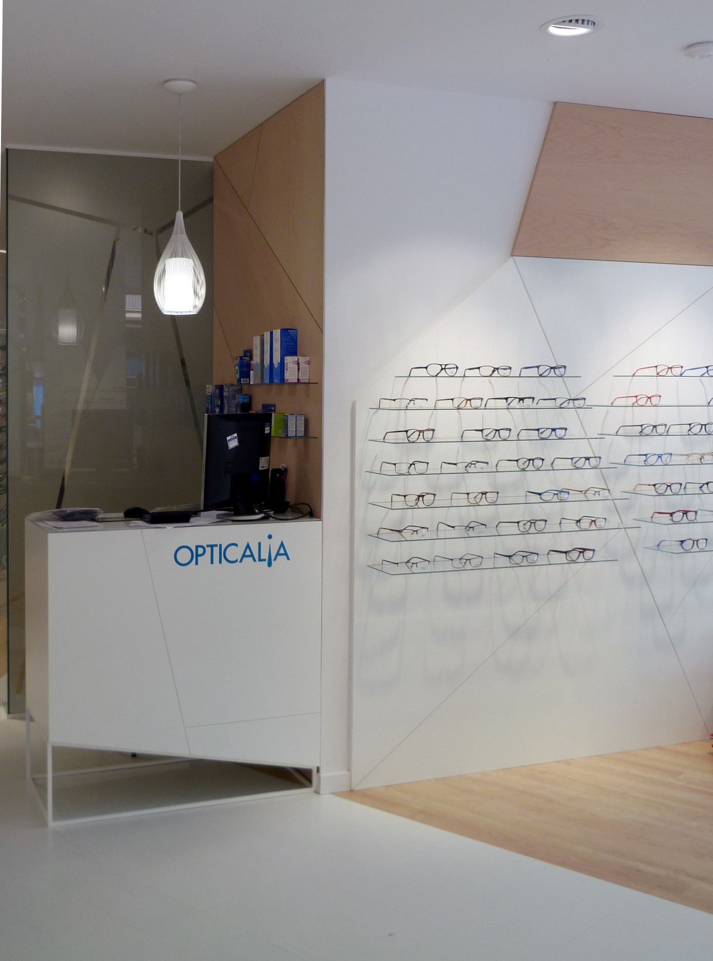 2016 年完成的光学商店设计-10