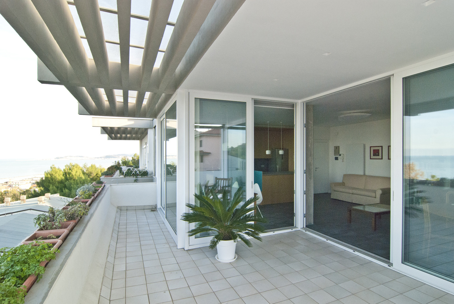 海景公寓的室内设计之旅 | 打破界限，融入海洋-3