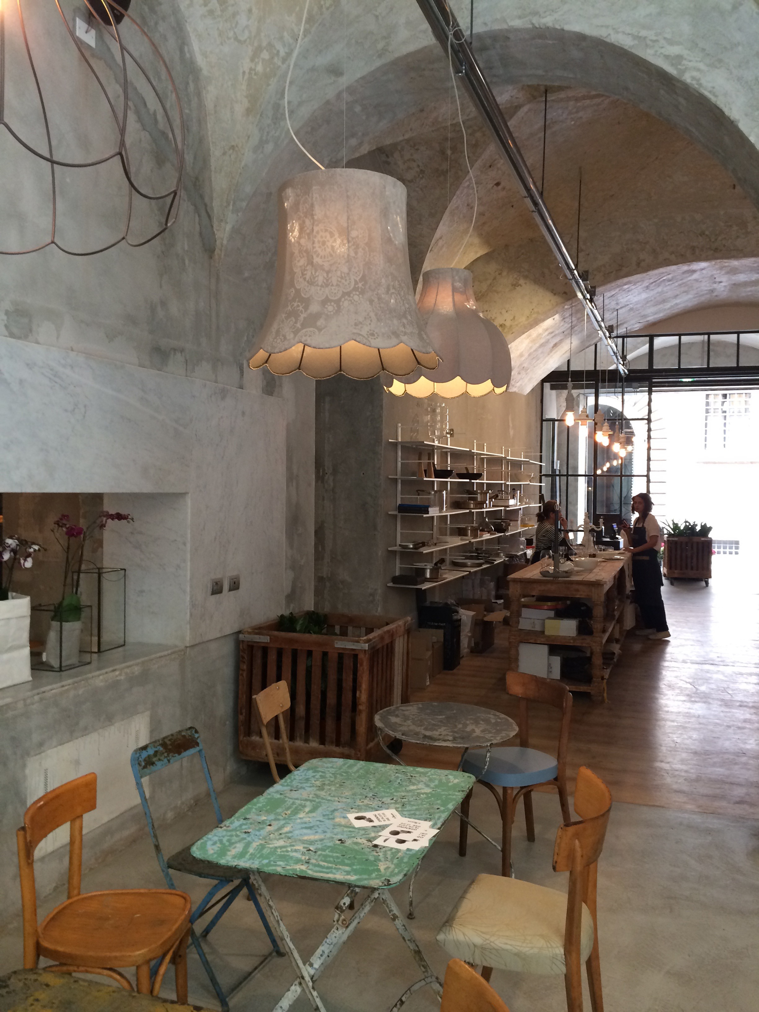 复古韵味与现代设计共融的餐厅空间-10