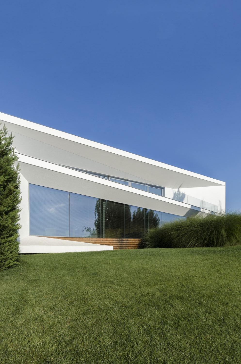 艺术之家 | 融入雕塑感的现代别墅设计-0