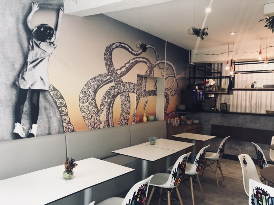 法式海滨酒店"Le Bord'O"的街头艺术风格室内设计-11