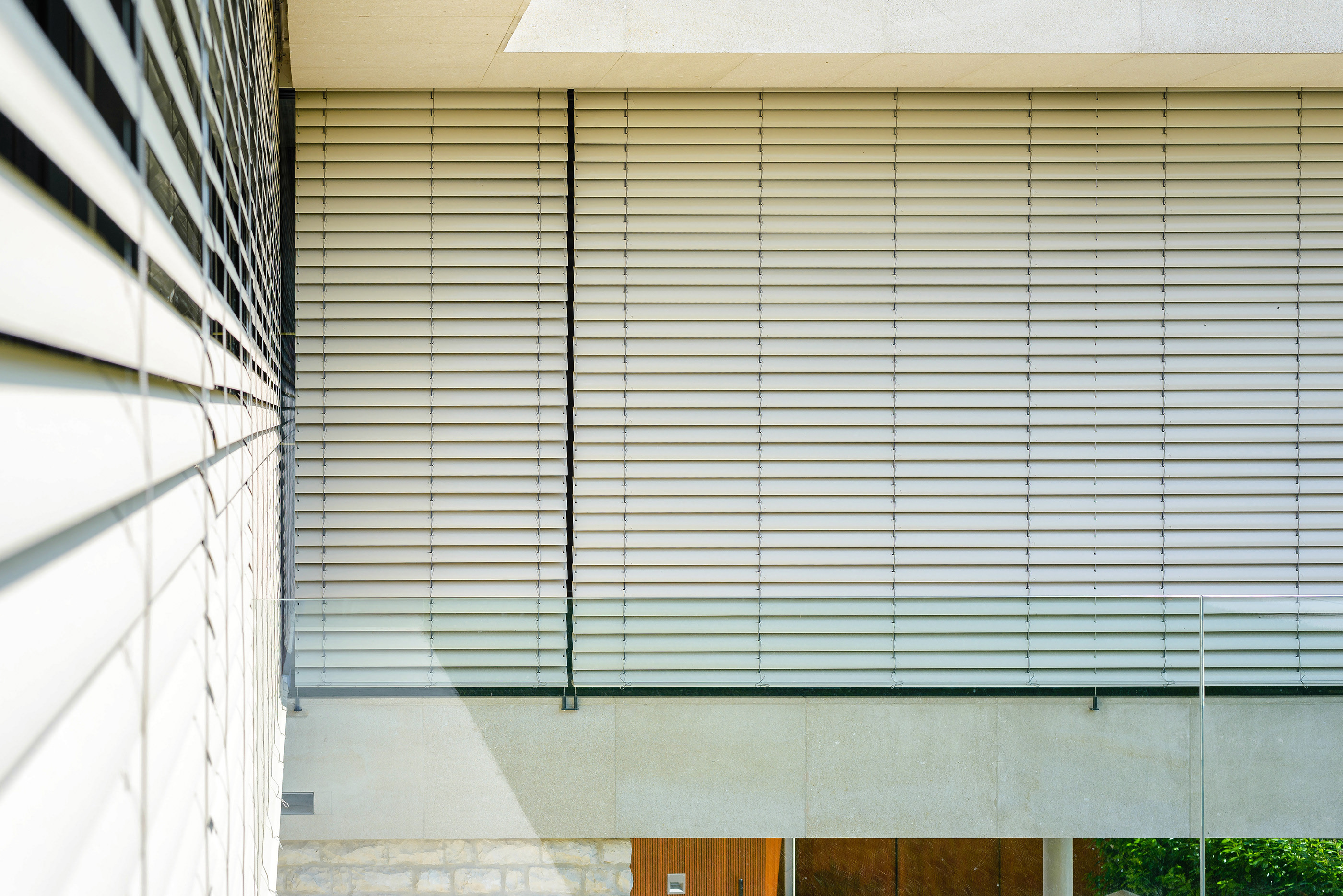 Modern villa shading by Krüllung-18