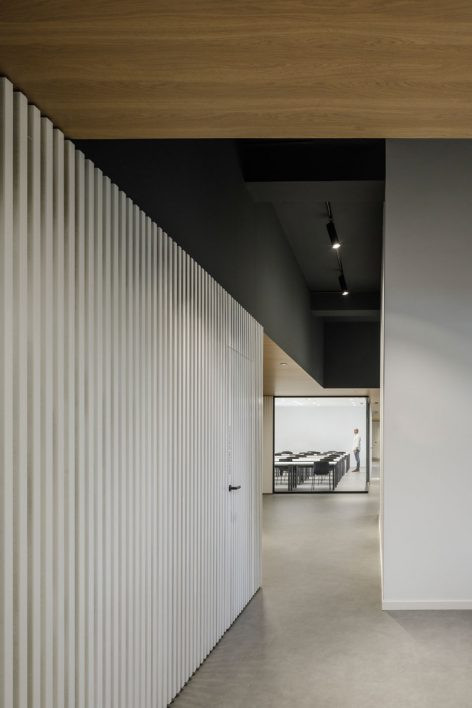 列伊达旧军事总部变身高颜值培训办公空间-7