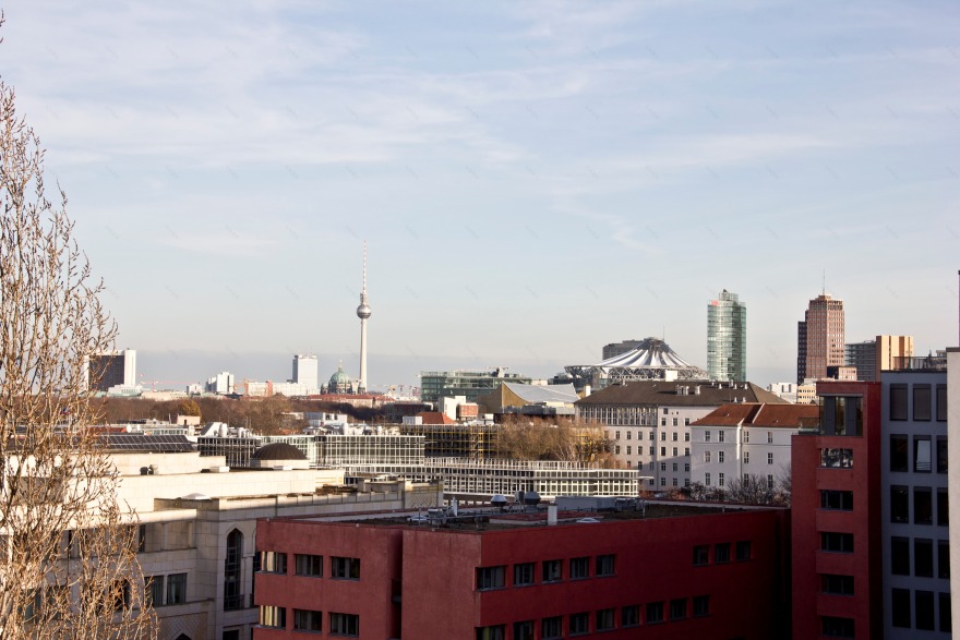 柏林中心顶层公寓的现代意式设计-27