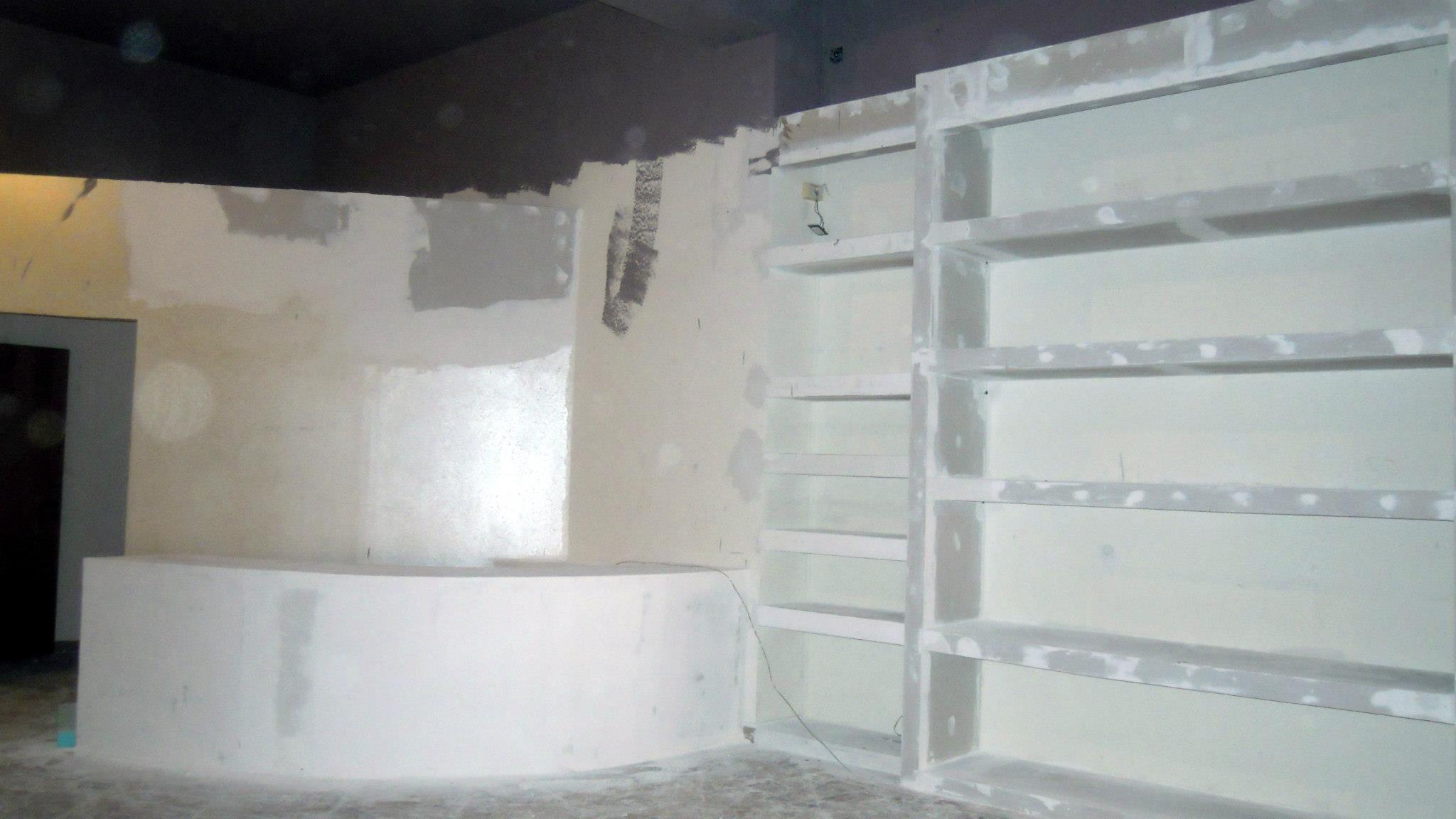 量身定制货架的 110 平米店铺翻新设计-14