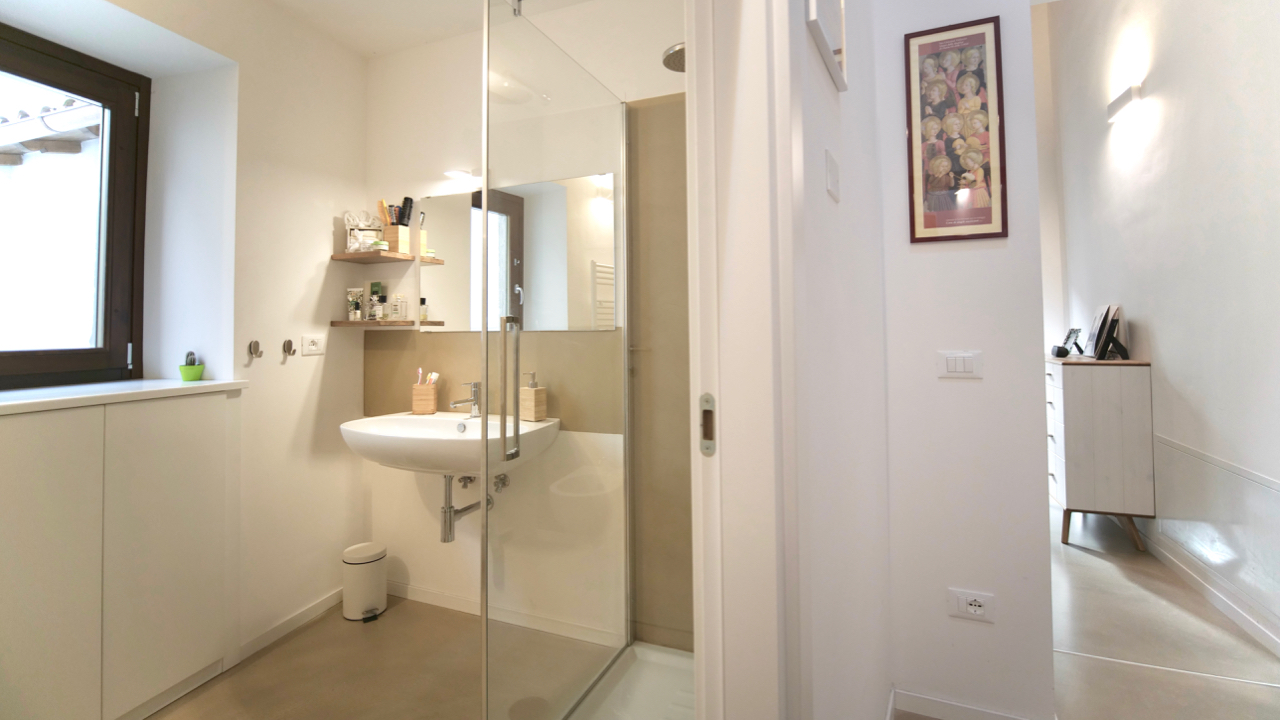 震后重建的意大利小公寓-11