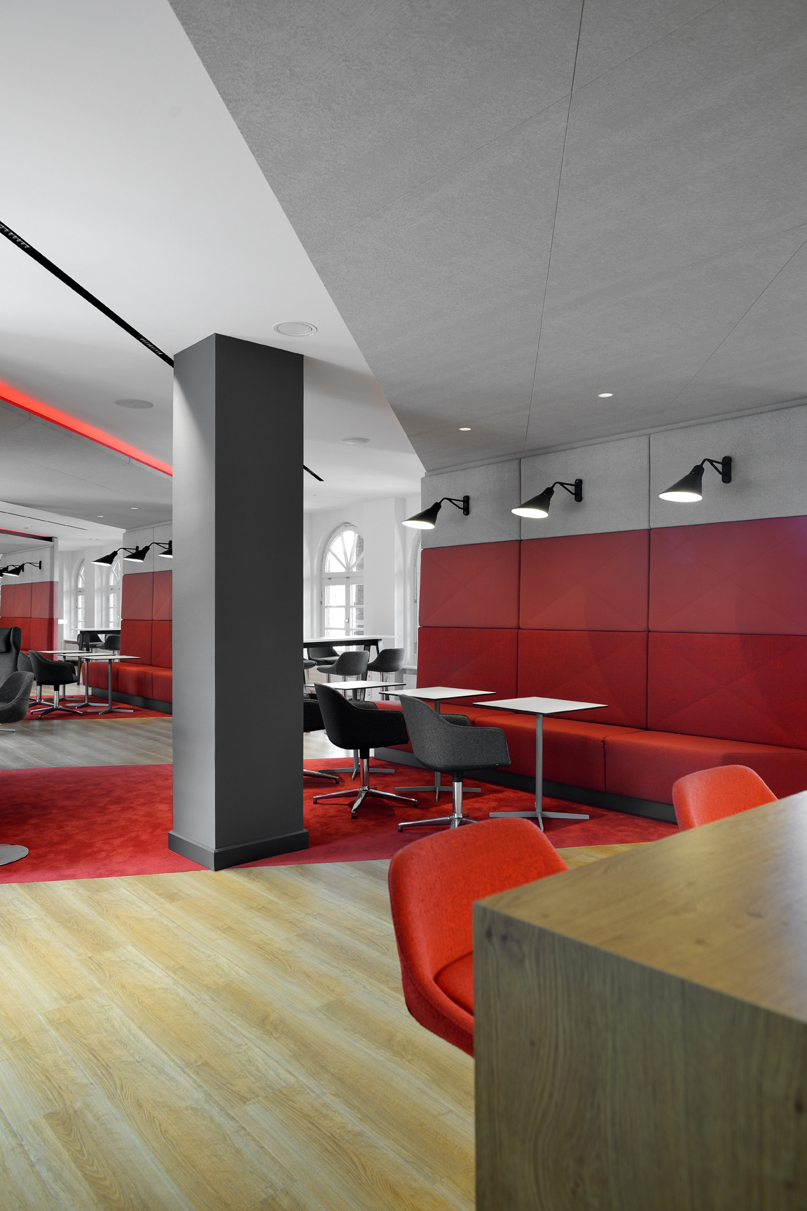 汉堡企业咨询公司办公室的社交中心设计-10