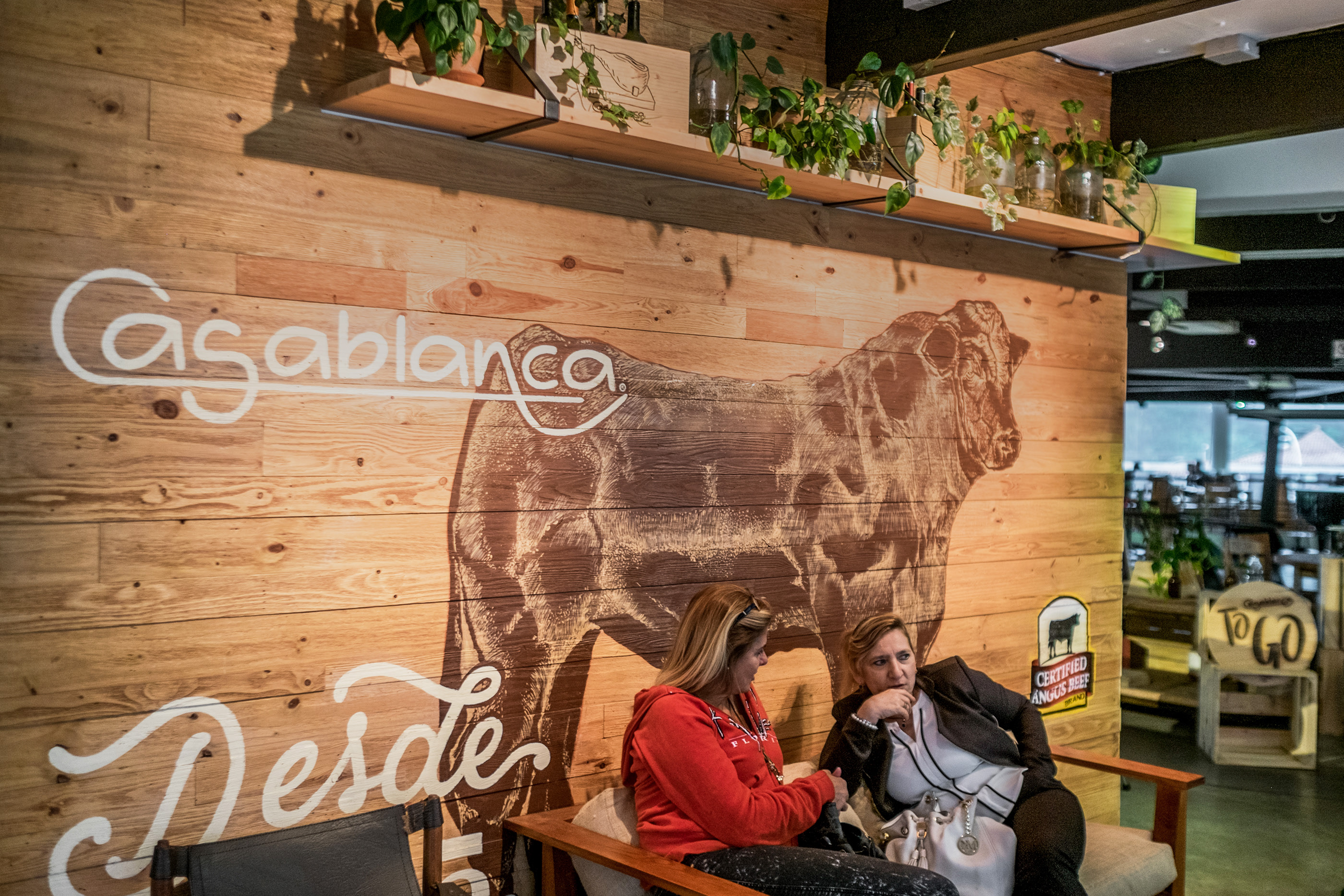 哥伦比亚 Casablanca 餐厅翻新设计 | 多样风格统一标识-13