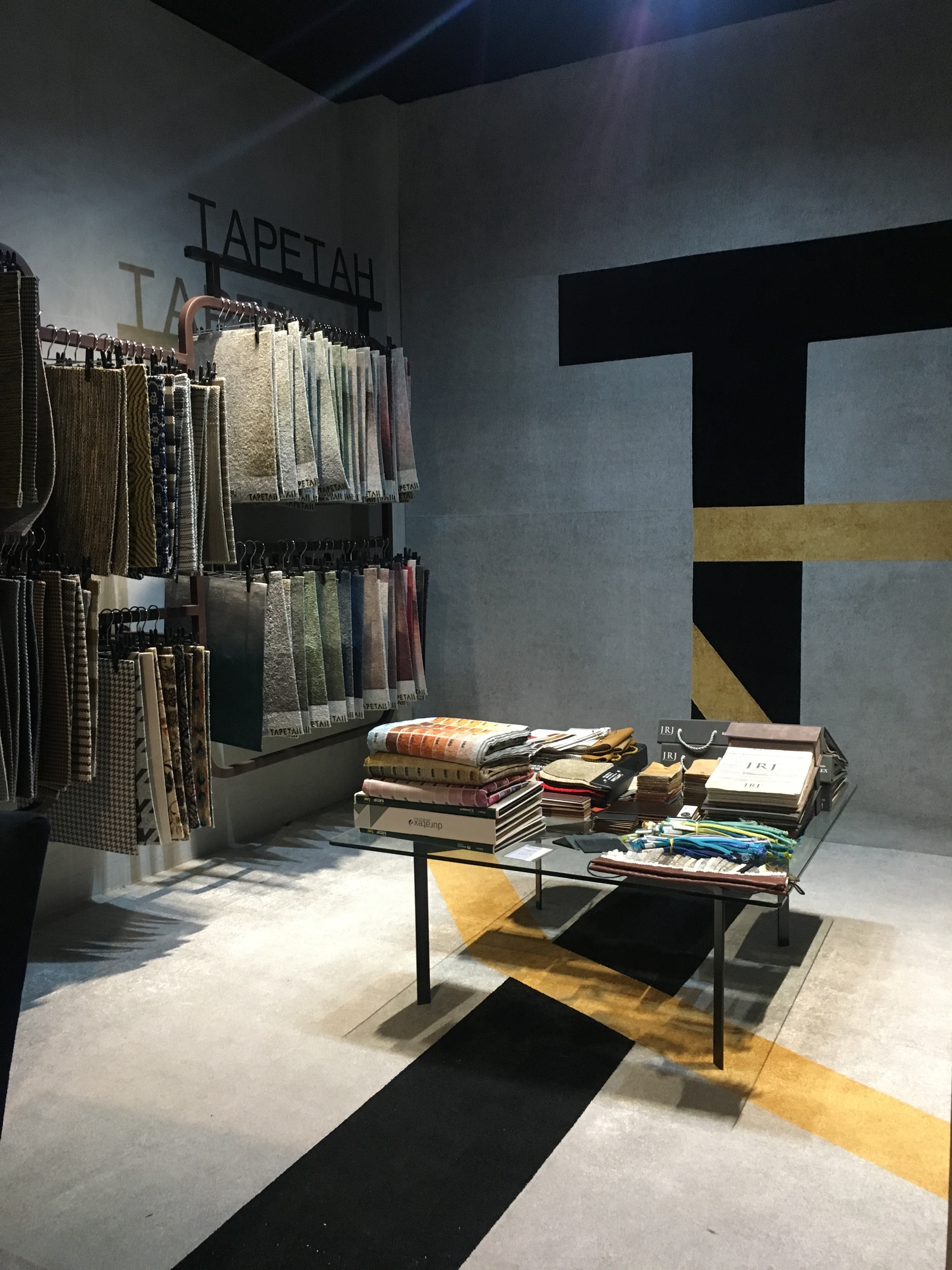 巴西旗舰家居店，打造独具特色的展示空间-8