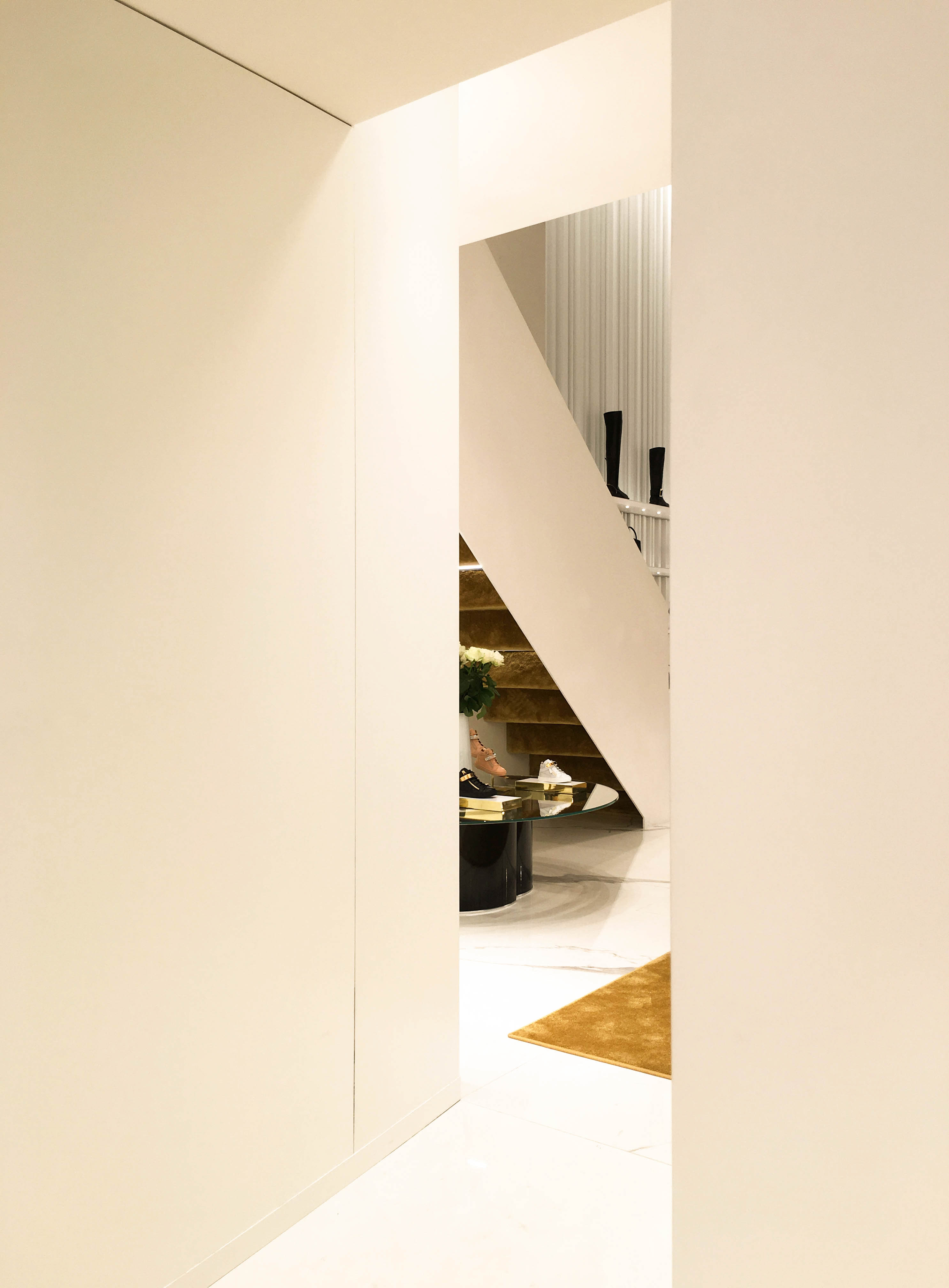 Giuseppe Zanotti 莫斯科旗舰店，时尚与艺术的融合-6