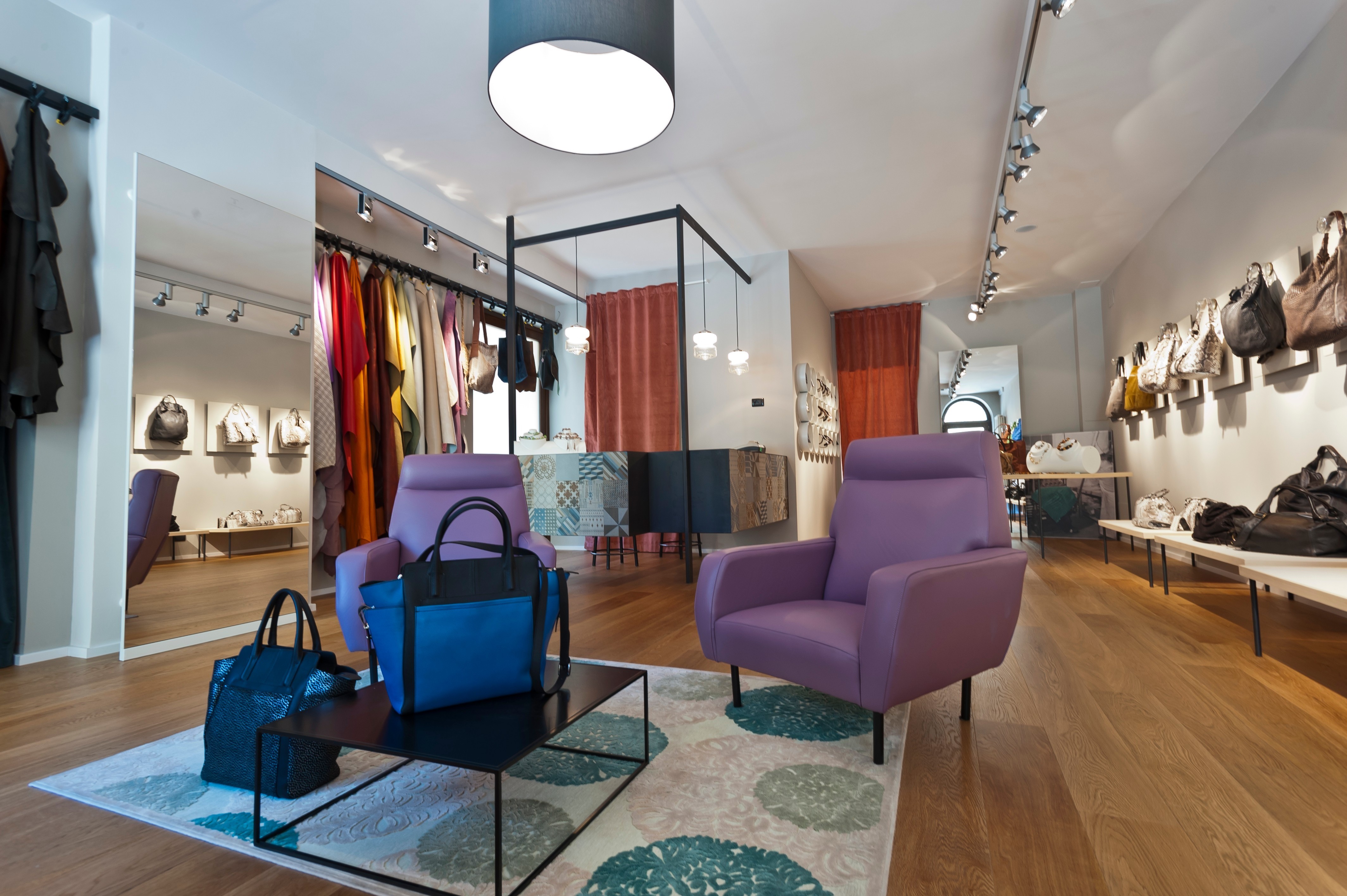 La Tannerie 皮具展示店室内设计-3