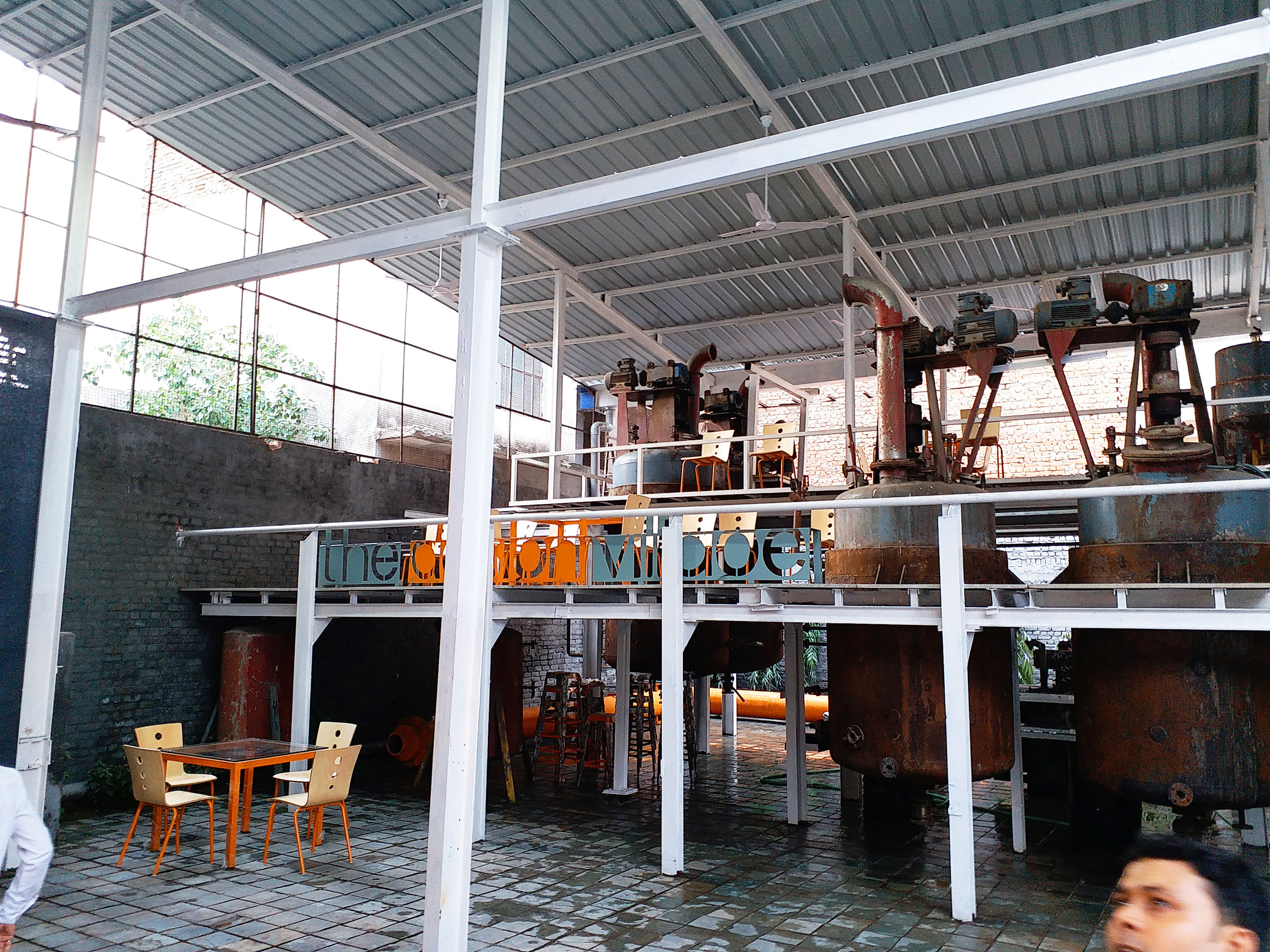 旧工厂变身为学校的设计奇迹-40