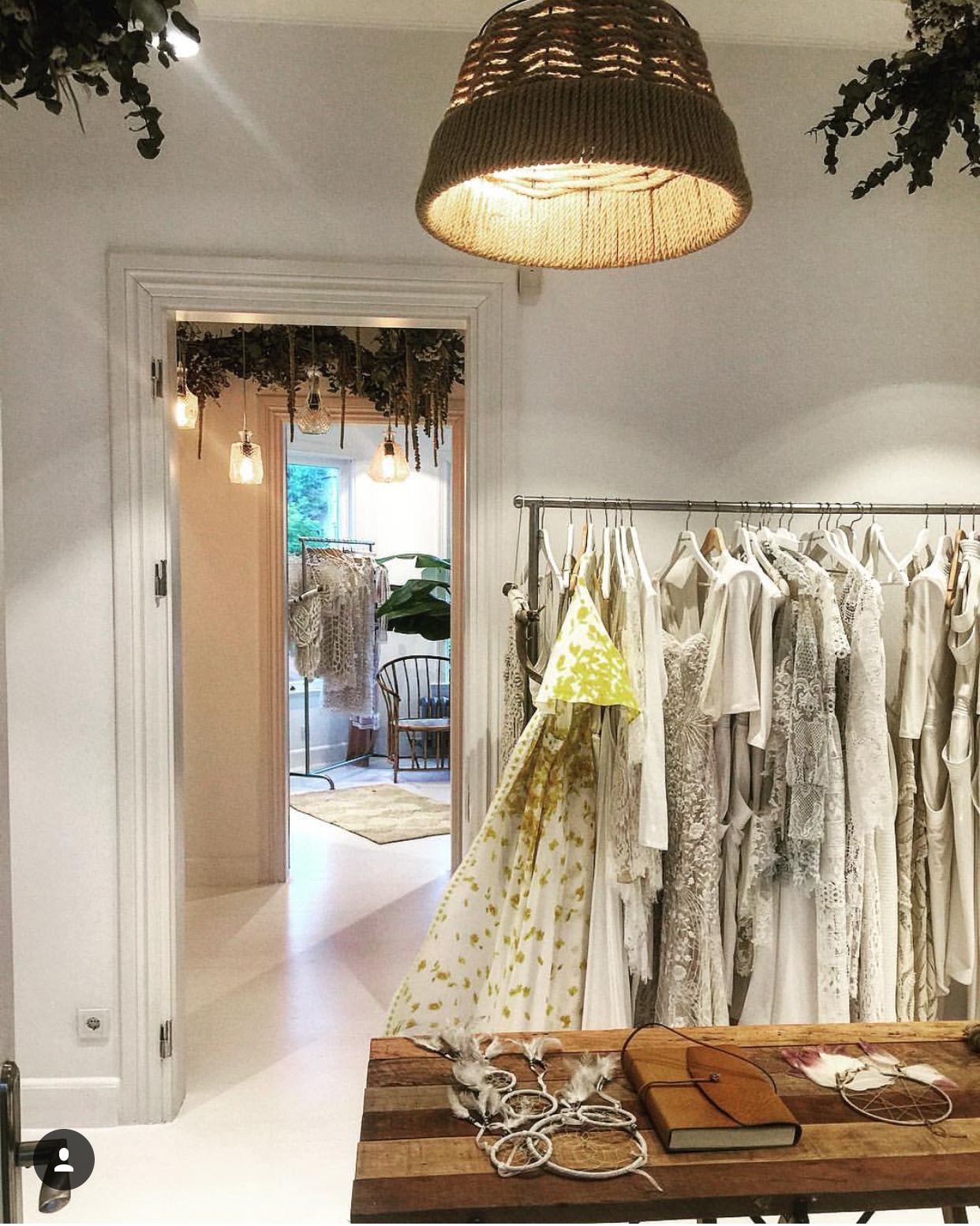 Davet Cok Elbisem Yok Showroom-2