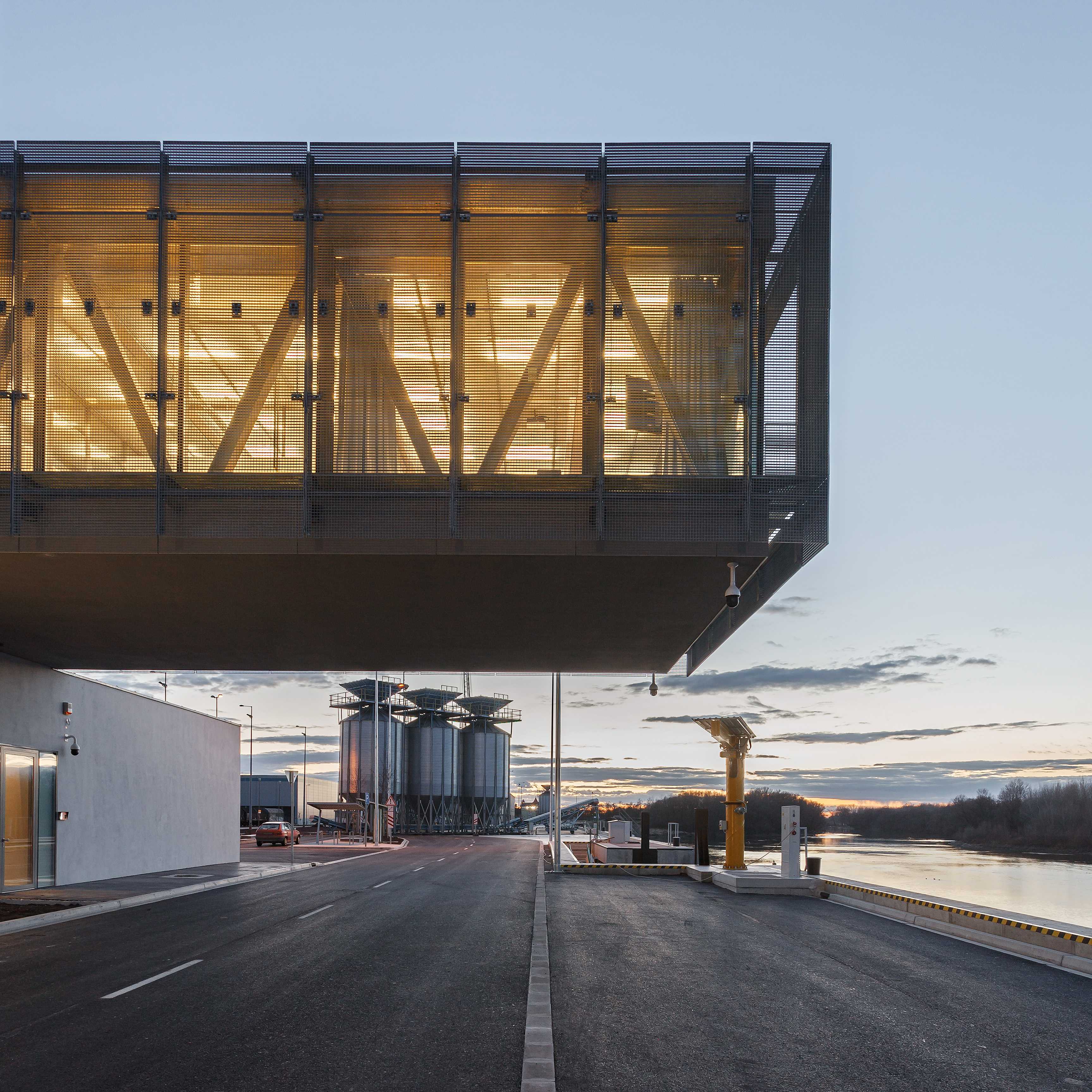 Győr·G NYű国家公共港口控制大楼-40