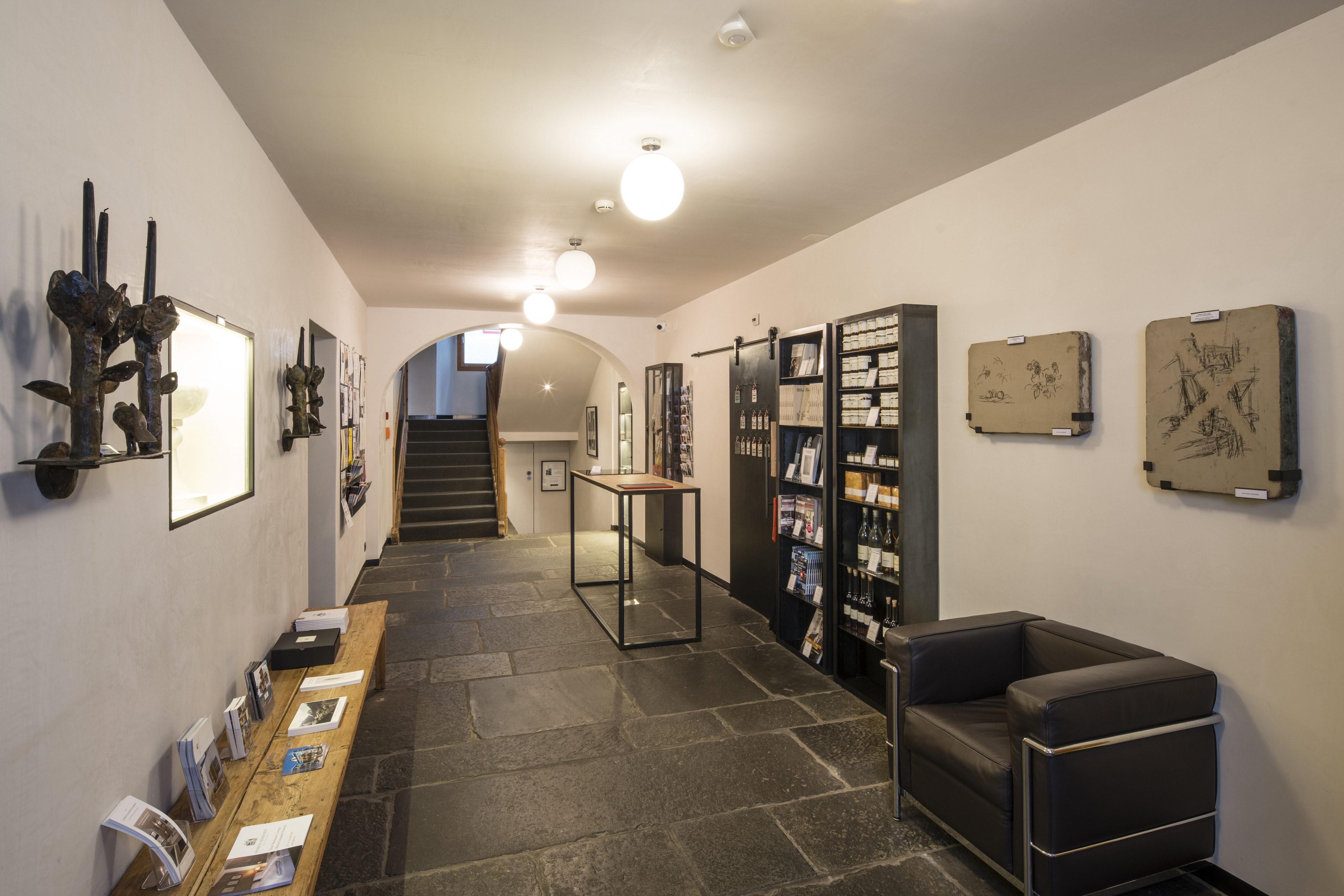 阿尔卑斯山间的艺术瑰宝——瑞士 Sent 酒店-11