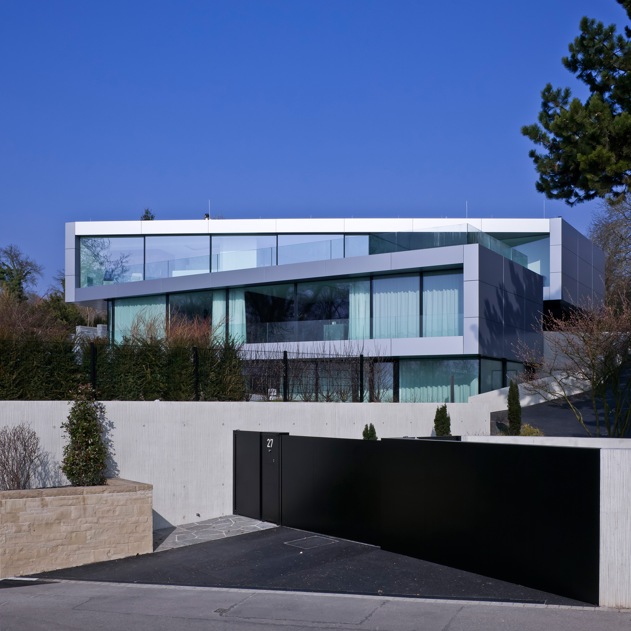 德国葡萄园中的金属 ribbon 别墅-1