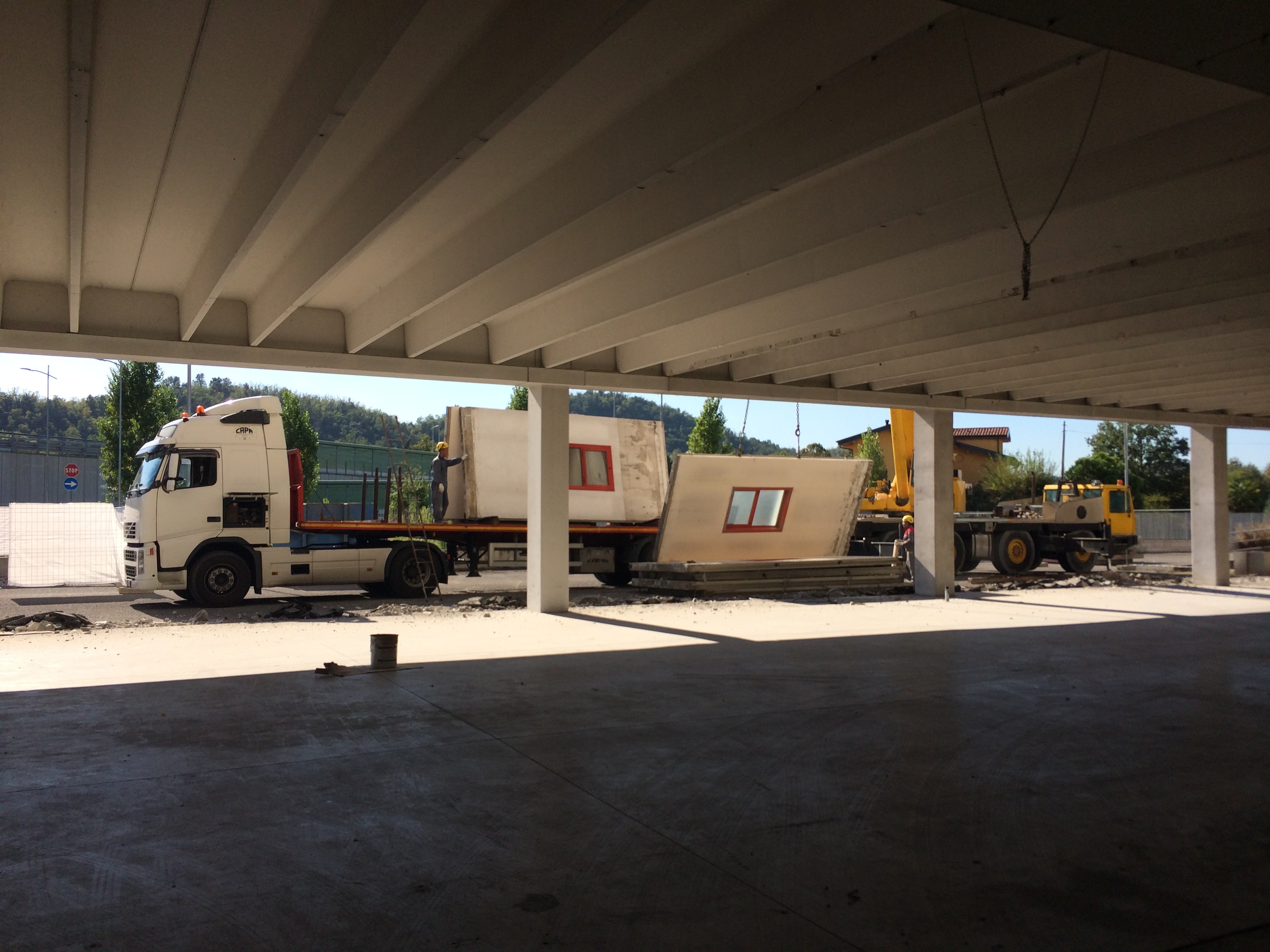 改造意大利厂房 打造现代汽车销售展示空间-29