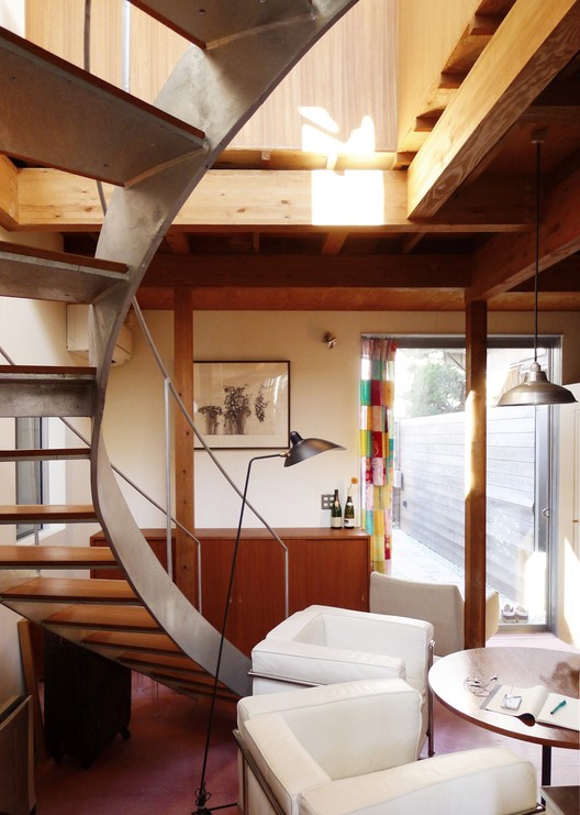 东京郊区破旧房翻新，融入原始森林匿名环境-7