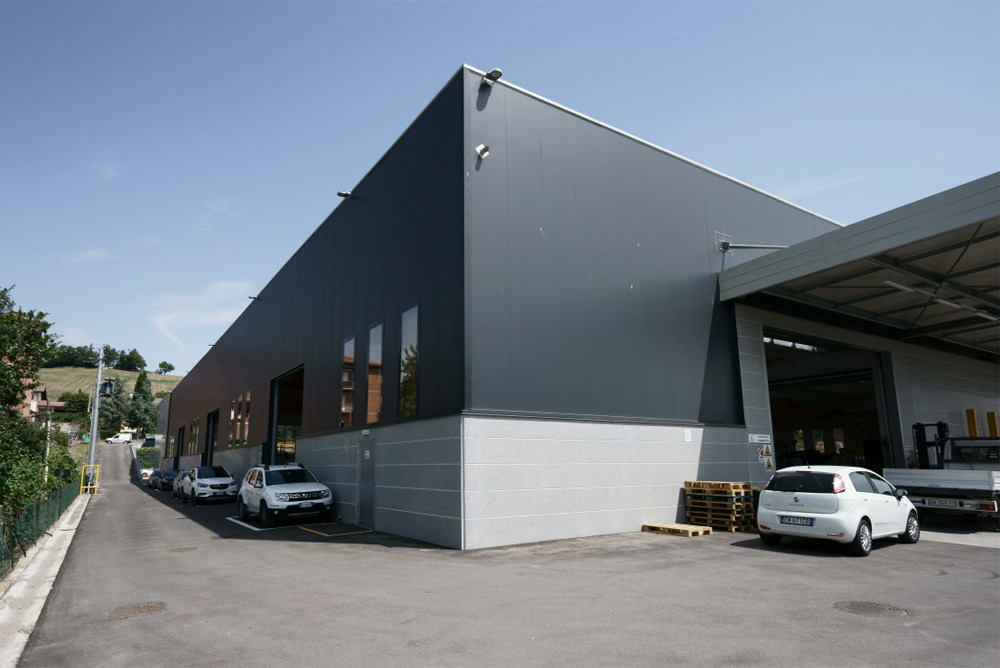 意式工厂变身透明地标,绿色办公新概念-12