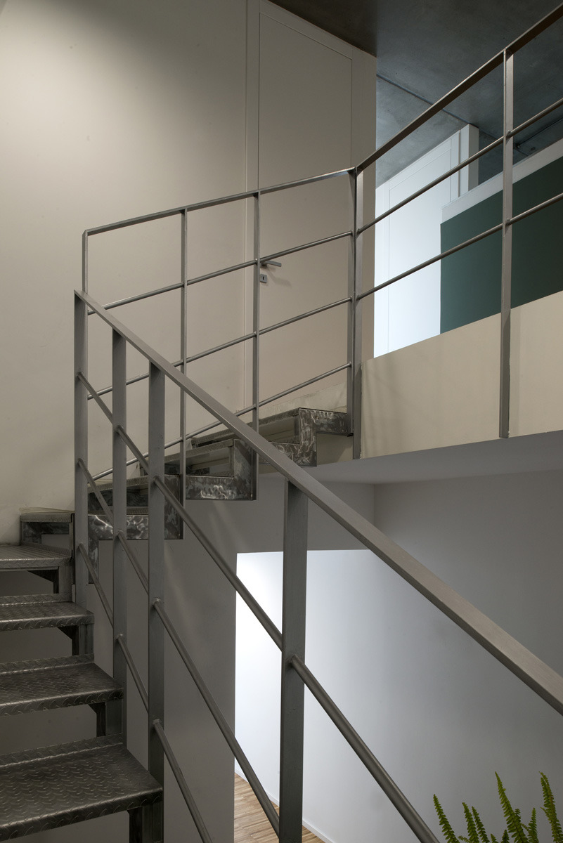 意大利南部工业遗址中的创意办公室-12