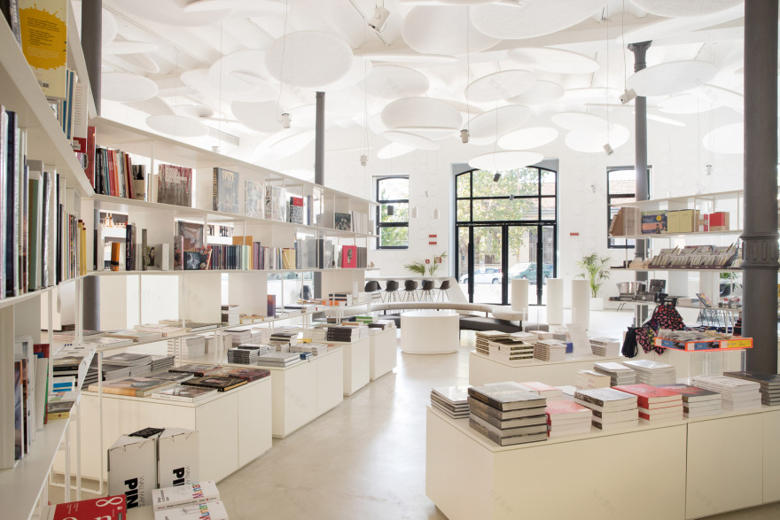 利内阿餐厅和泰波咖啡书店-3