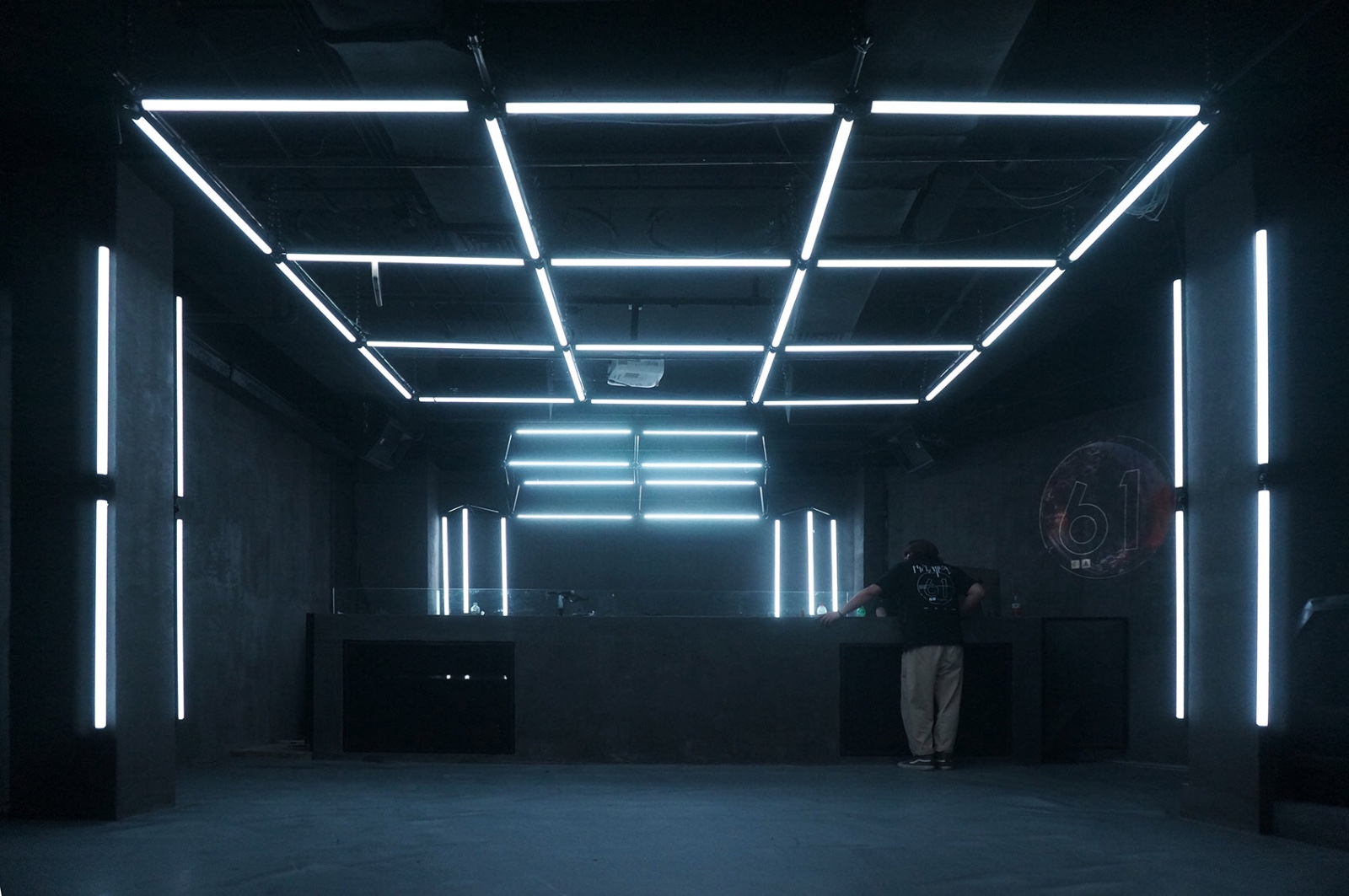 南京 61 号地下酒吧 | 镜面 LED 艺术空间-19