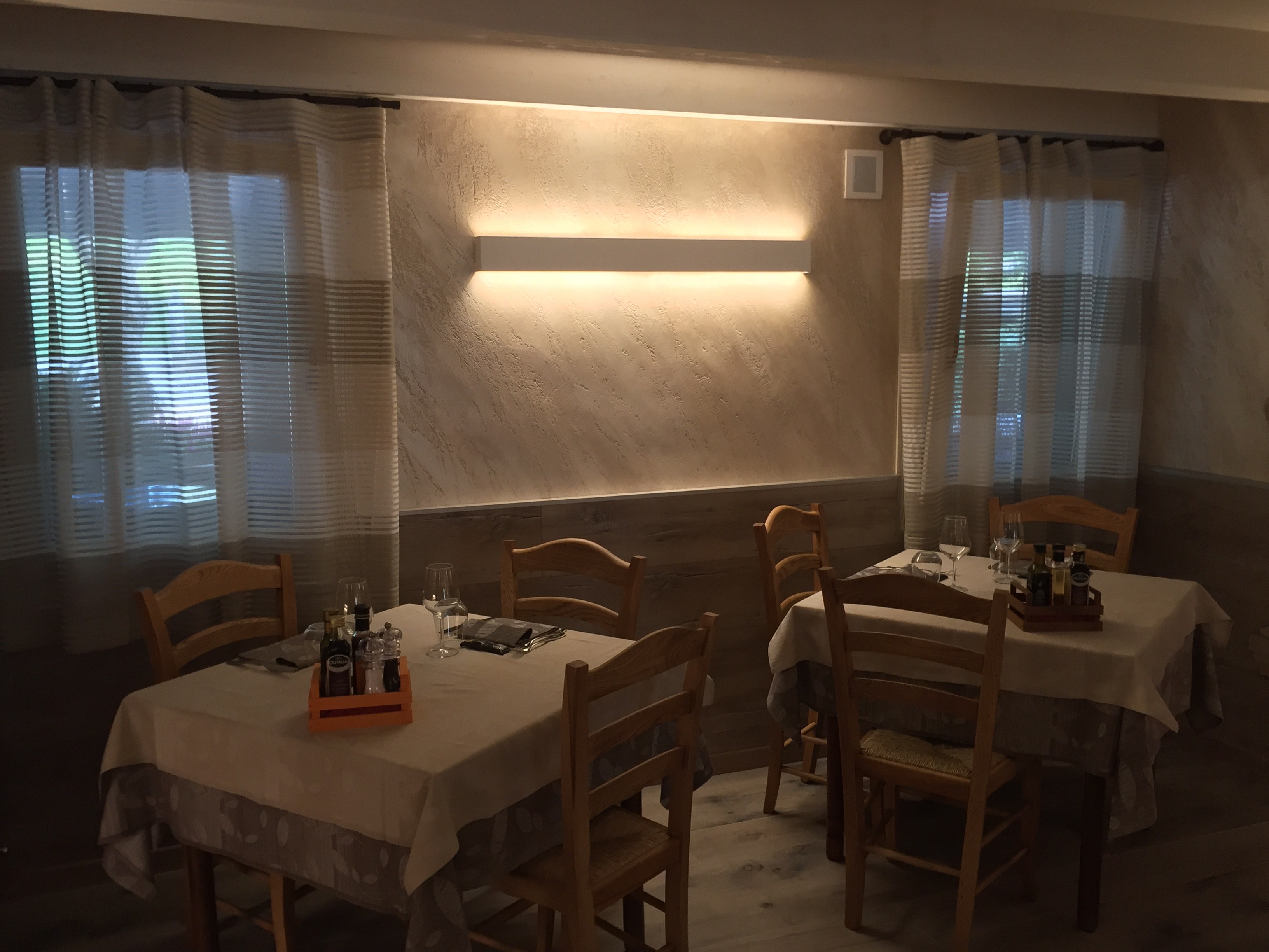 复古与现代的完美结合——意大利 Trattoria Da Giulia 餐厅设计-26