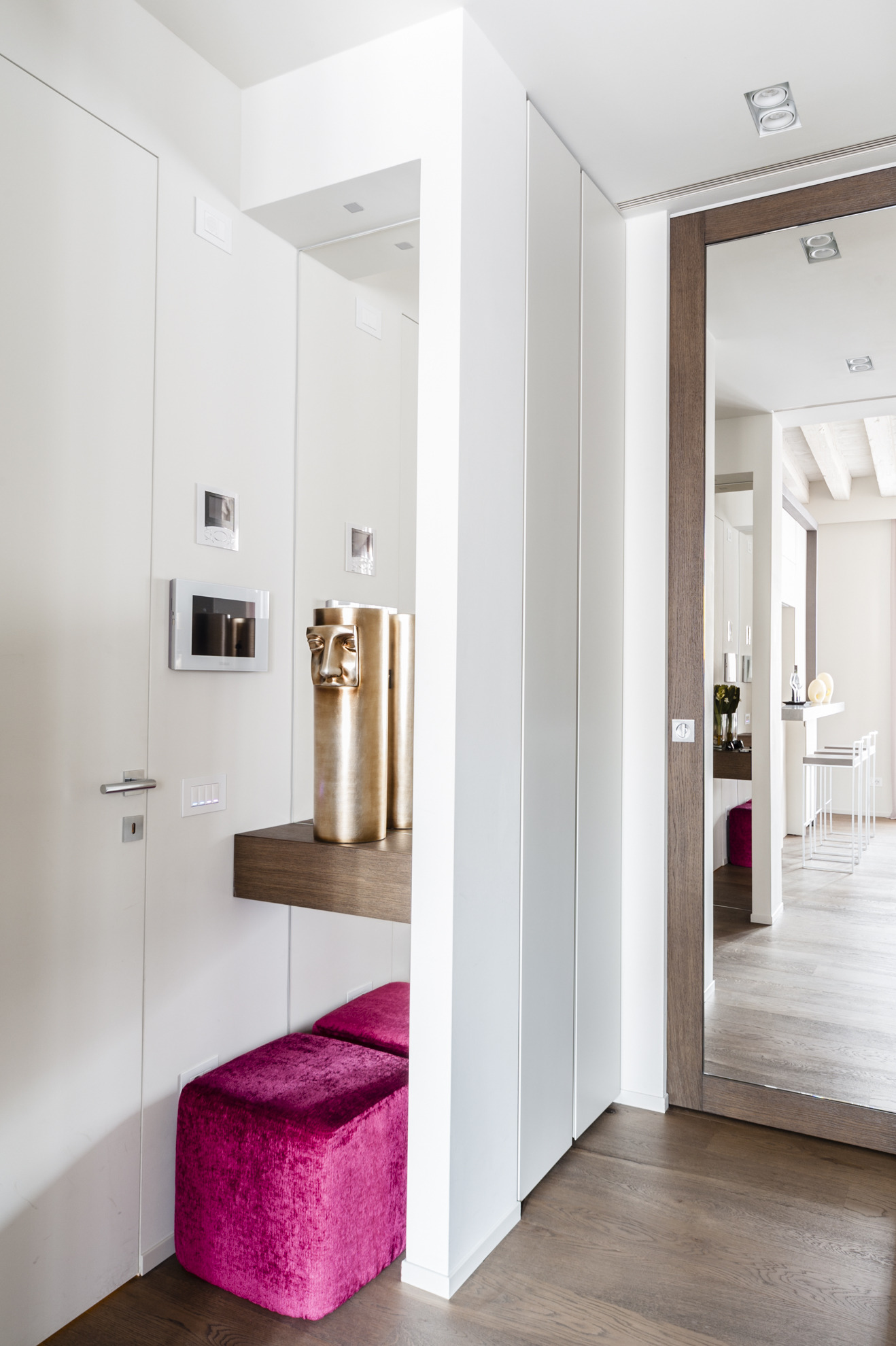 历史韵味与现代设计交融的意大利公寓-11