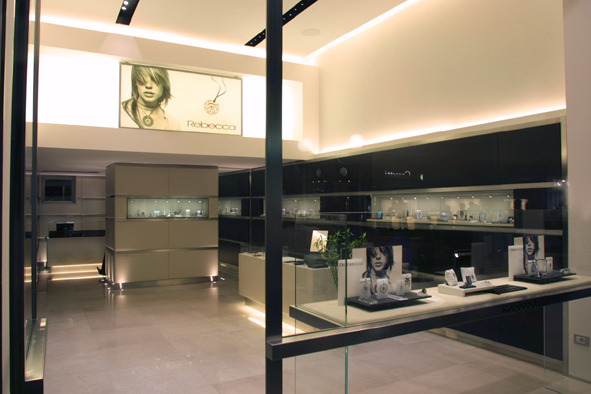 简约设计打造的高端珠宝店-4