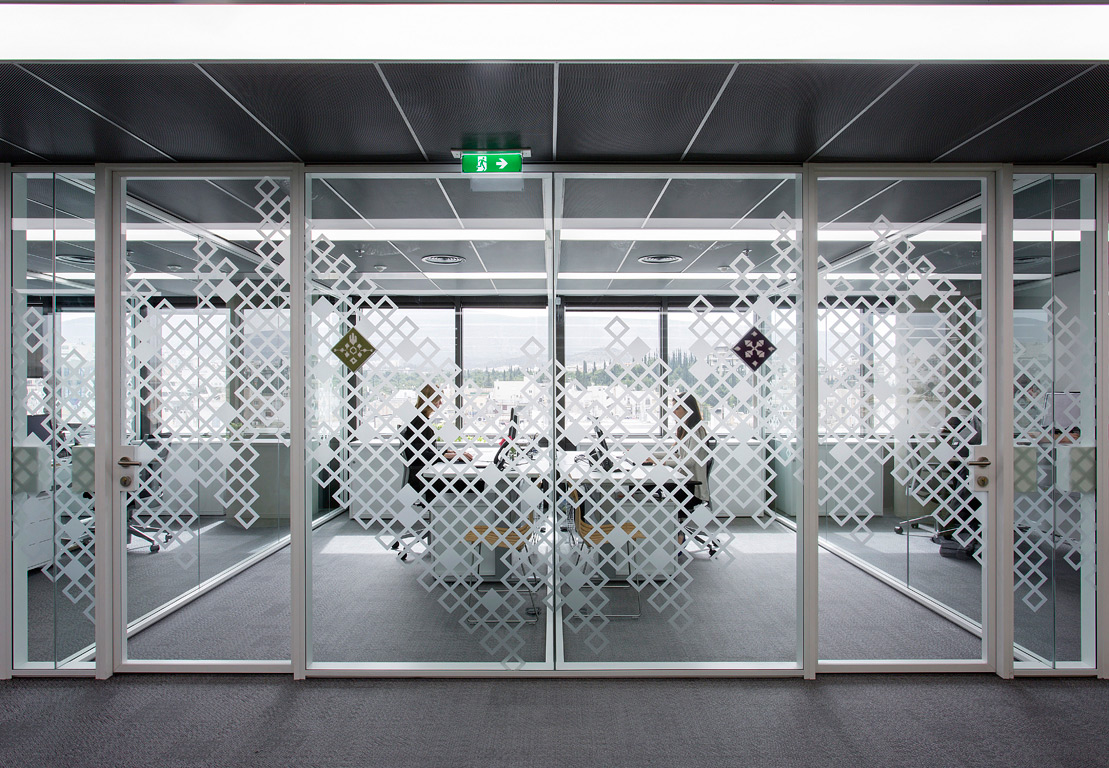 挪威驻雅典大使馆 | 现代轻盈，自然日光与传统针织的融合-13