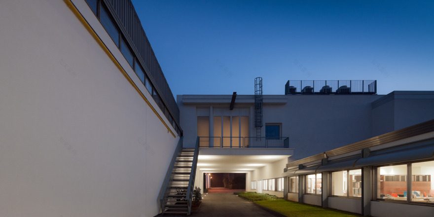 意式风格的 Secco Sistemi 总部办公空间设计-48